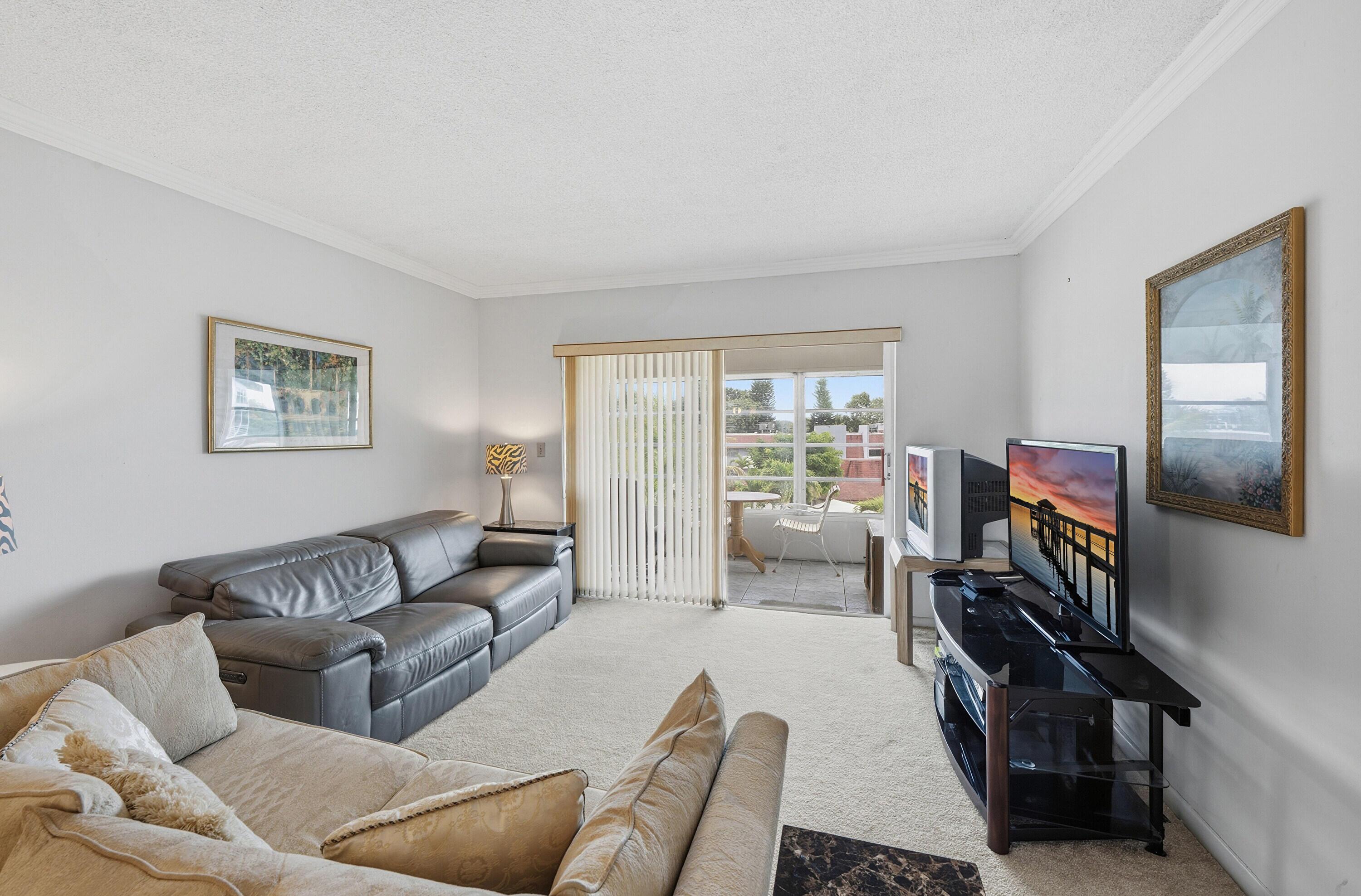 2991 NW 46th Avenue 303, Lauderdale Lakes, FL 33313, Lauderdale Lakes - Photo 5