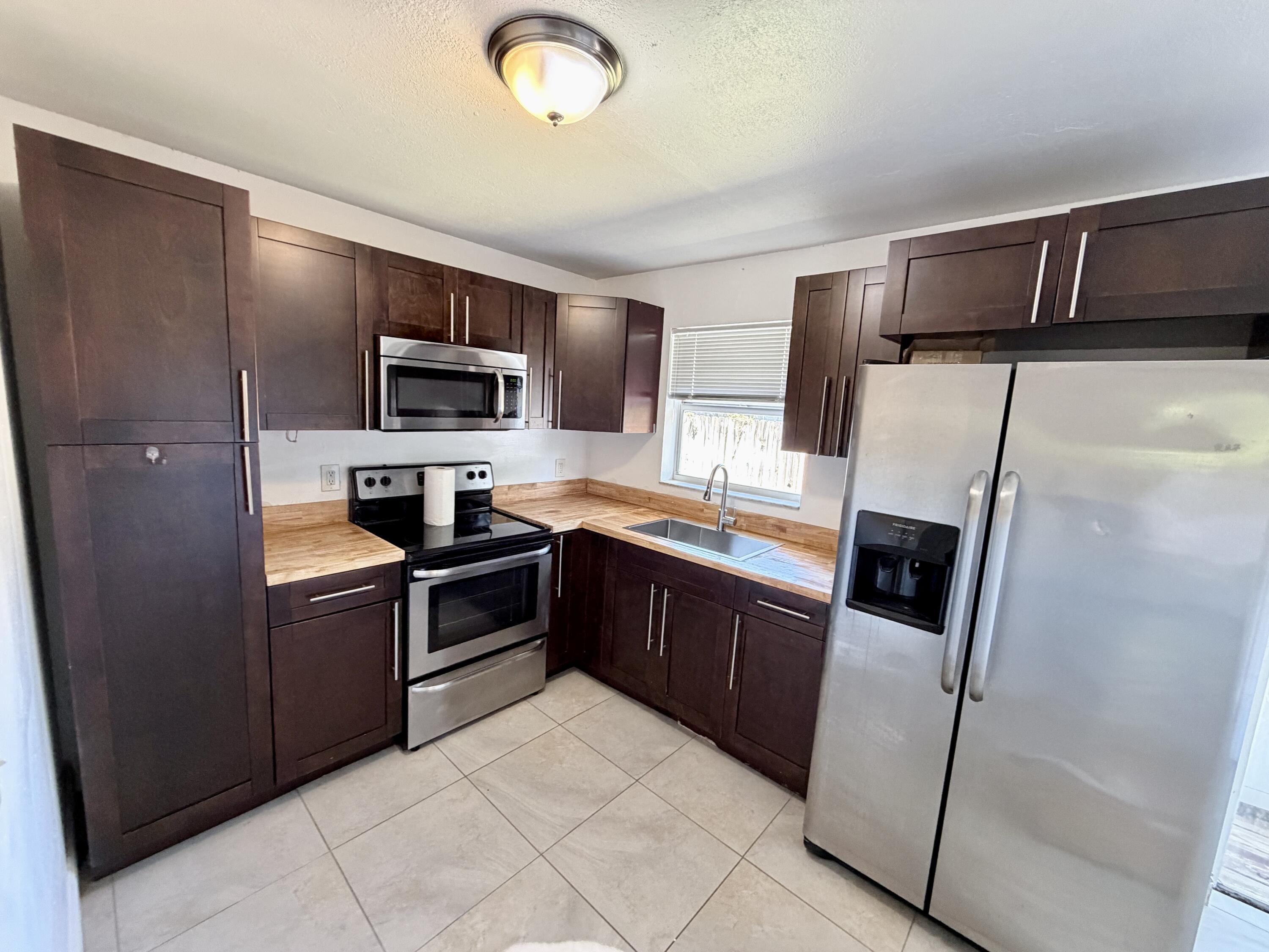1990 SW 9th Street 1-2, Fort Lauderdale, FL 33312, Fort Lauderdale - Photo 3