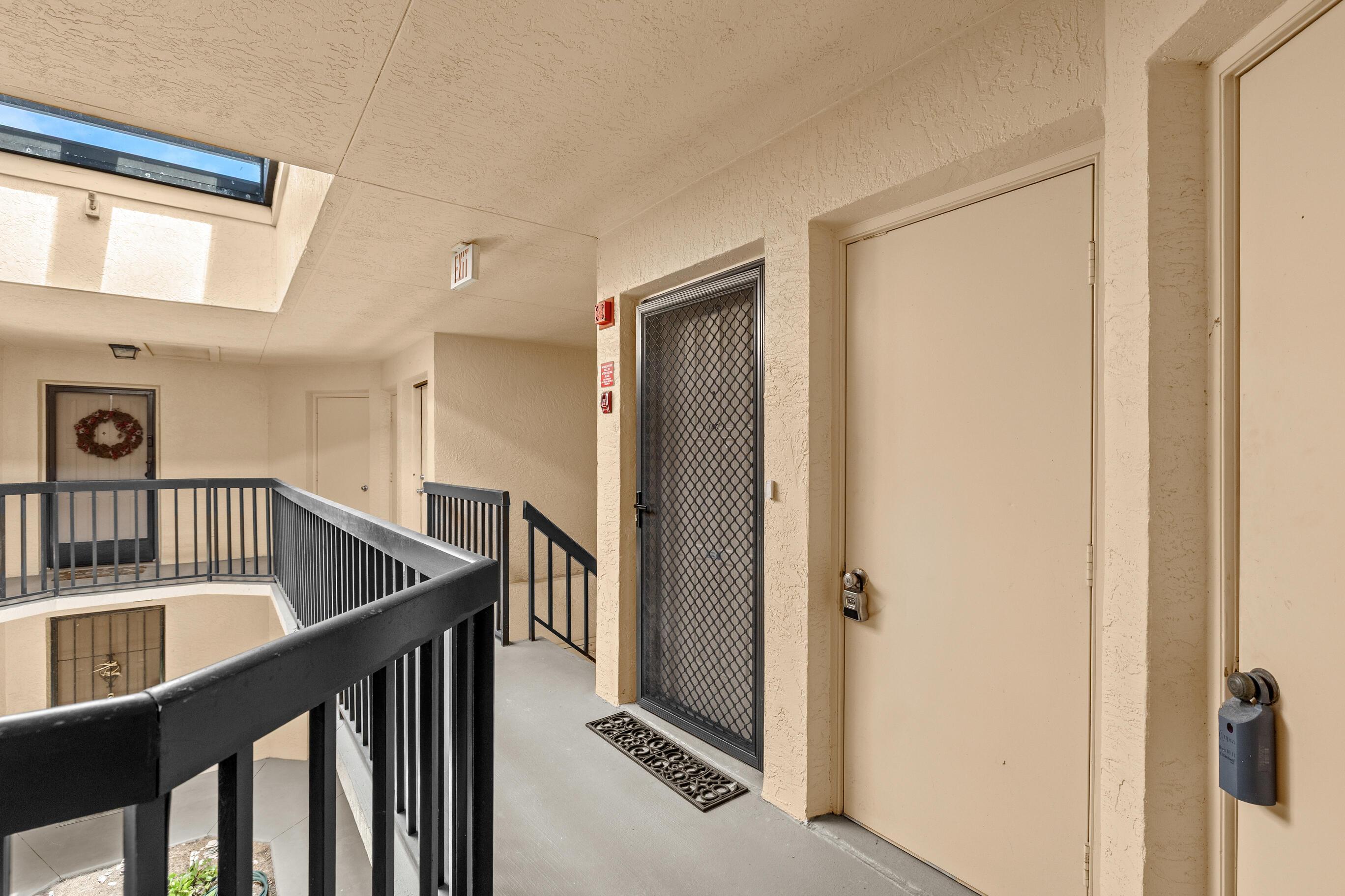 2083 NE Collins Circle 8-100, Jensen Beach, FL 34957, Jensen Beach - Photo 5