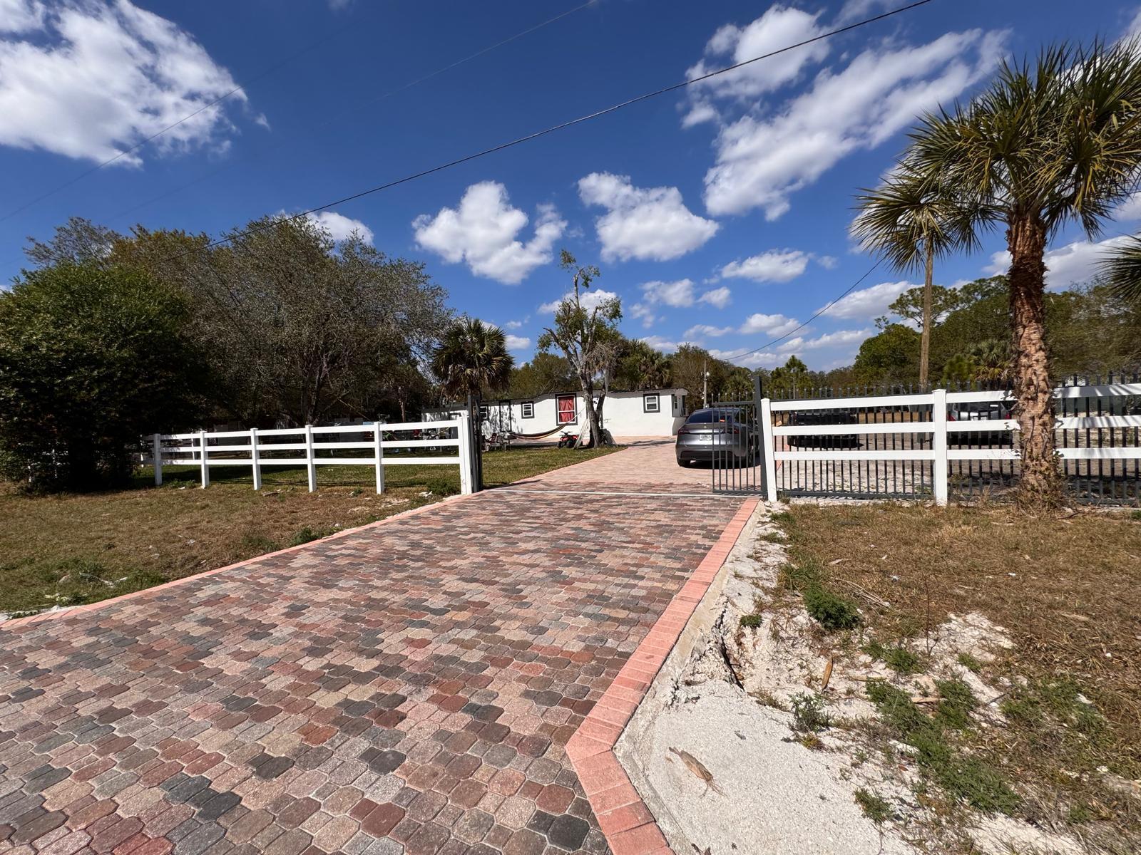 357 Hunting Club Avenue, Clewiston, FL 33440, Clewiston - Photo 2