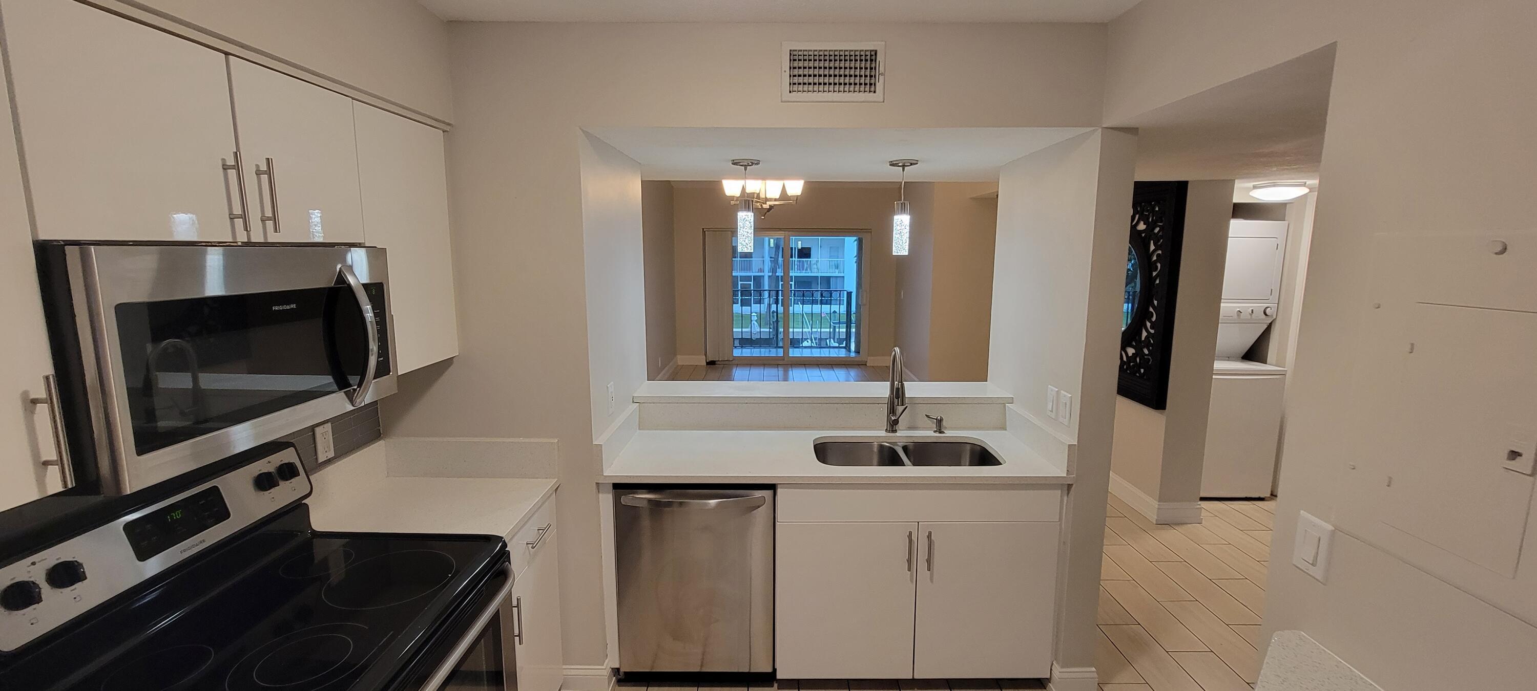 1125 Lake Shore Drive 202, Lake Park, FL 33403, Lake Park - Photo 3