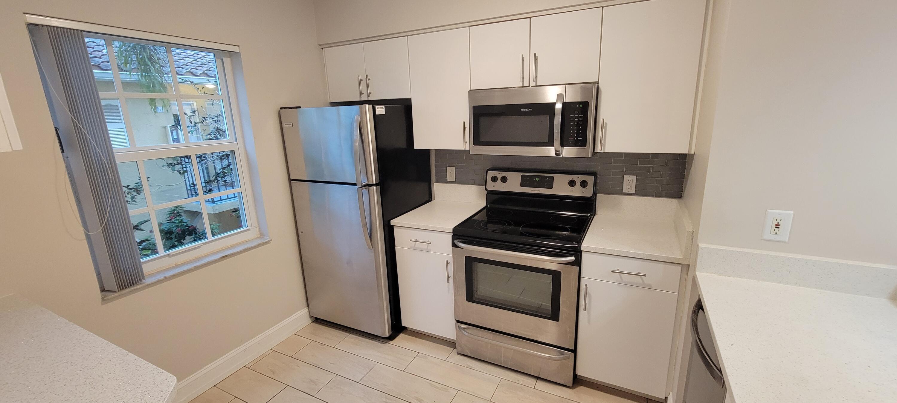 1125 Lake Shore Drive 202, Lake Park, FL 33403, Lake Park - Photo 4