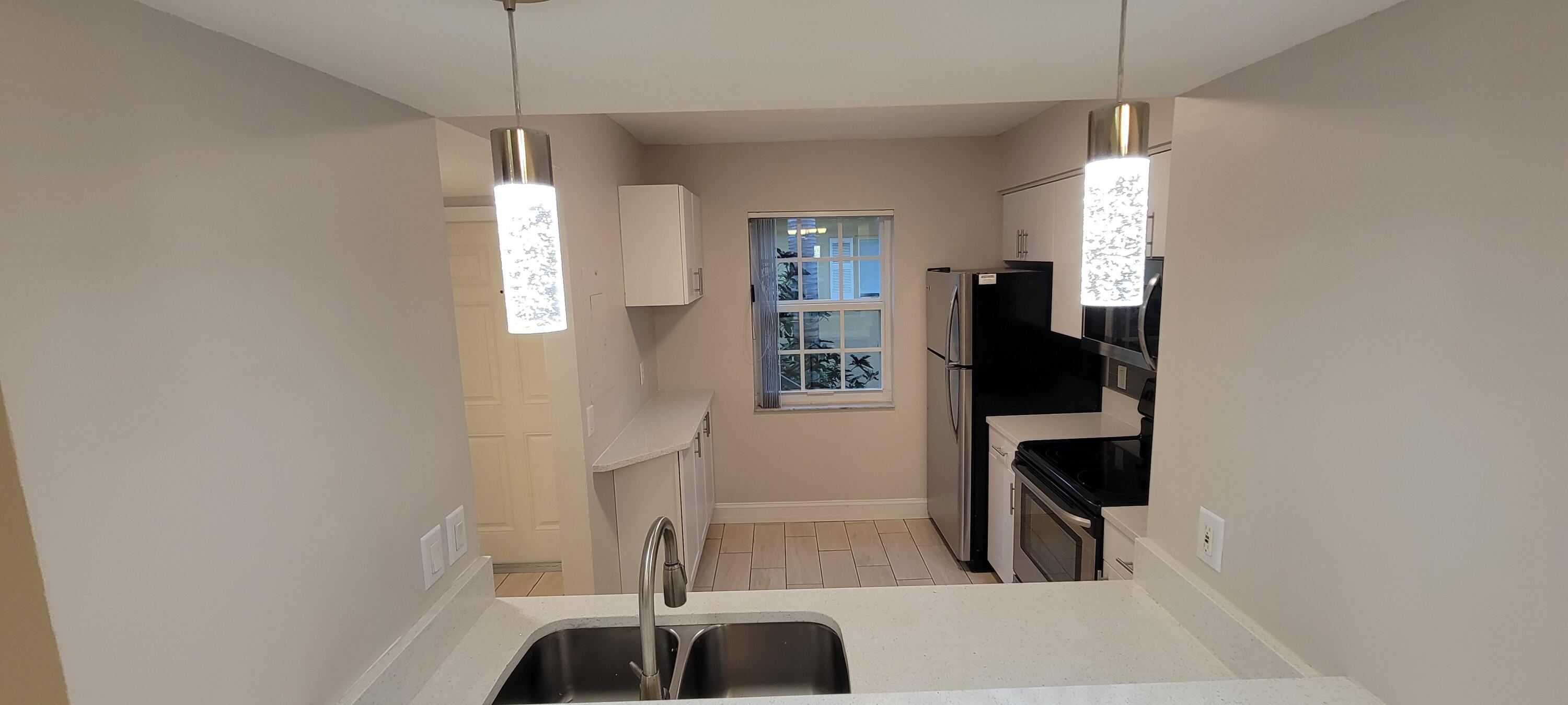 1125 Lake Shore Drive 202, Lake Park, FL 33403, Lake Park - Photo 5
