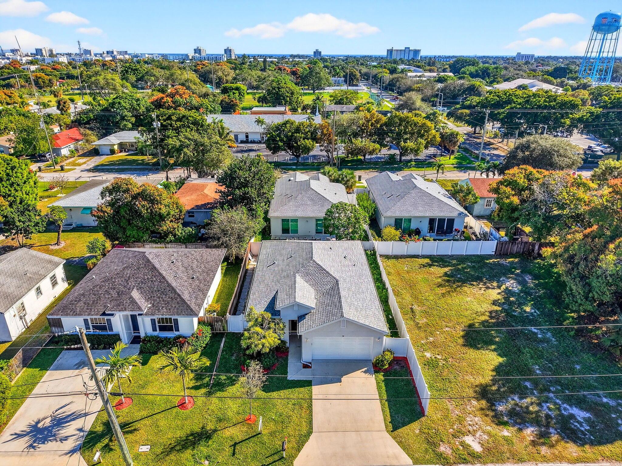 341 Oak Alley, Delray Beach, FL 33444, Delray Beach - Photo 2