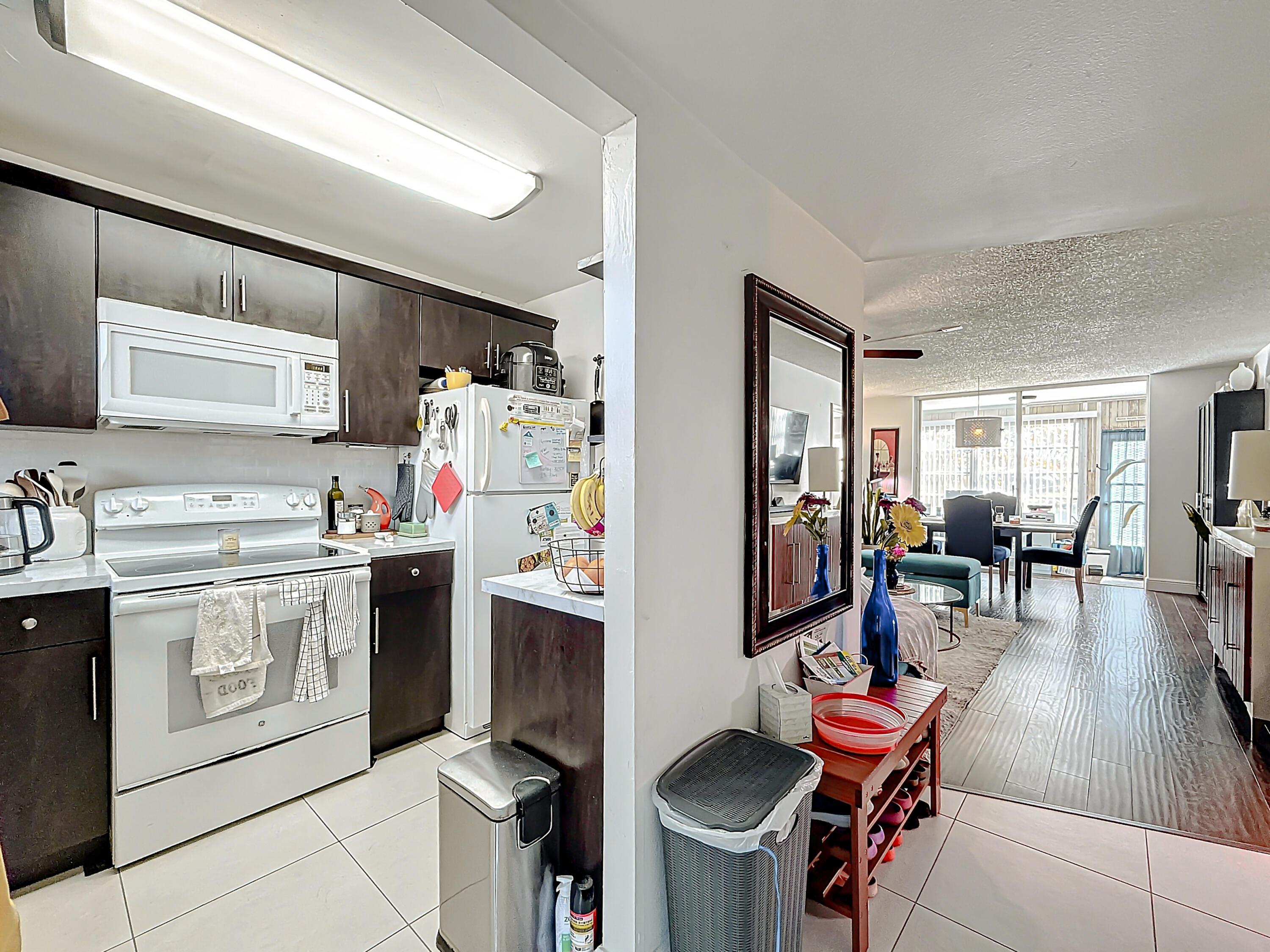 8225 Sunrise Lakes Boulevard 110, Sunrise, FL 33322, Sunrise - Photo 5