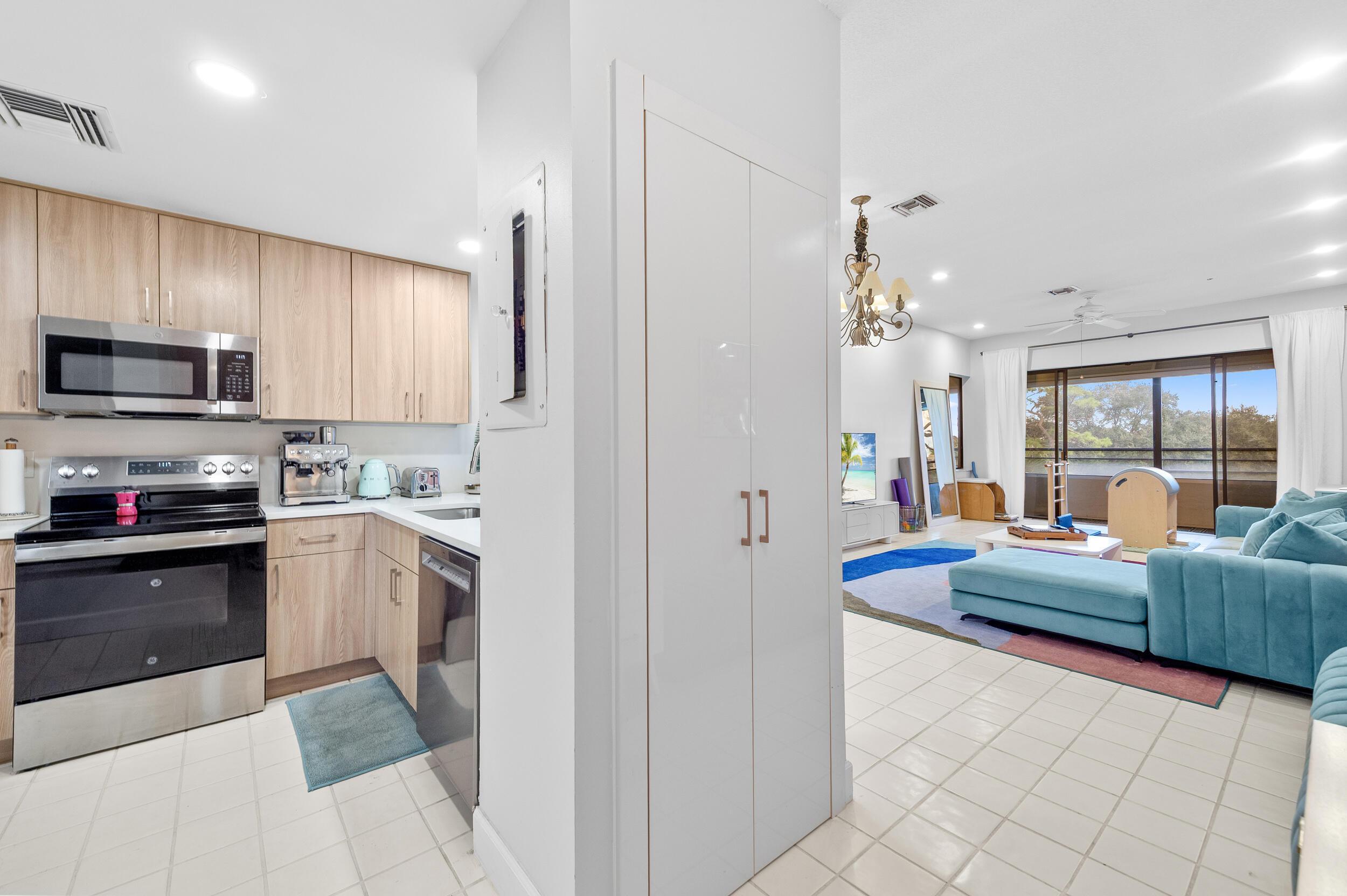 7460 La Paz Boulevard 304, Boca Raton, FL 33433, Boca Raton - Photo 4