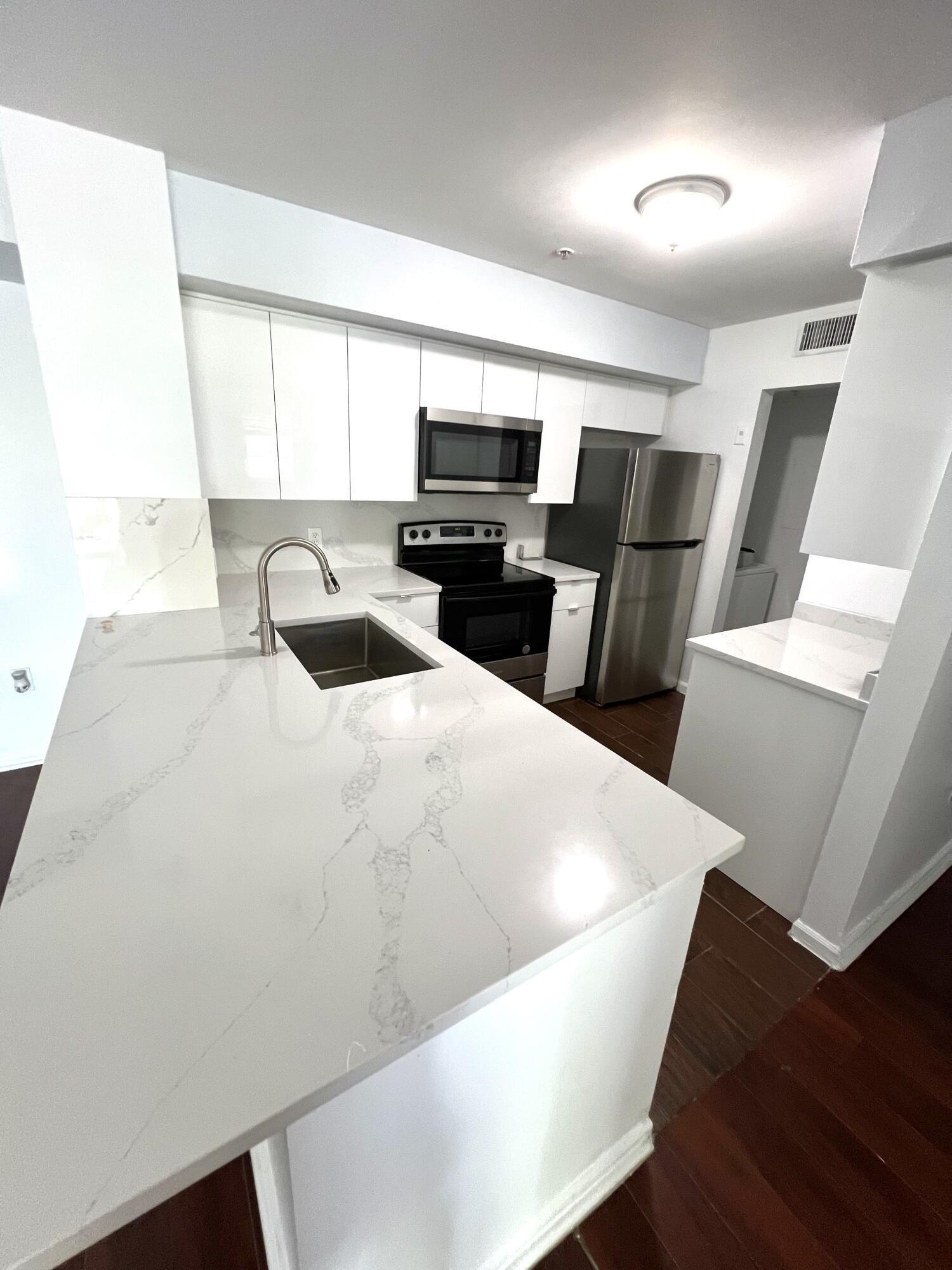 7872 Sonoma Springs Circle 205, Lake Worth, FL 33463, Lake Worth - Photo 2