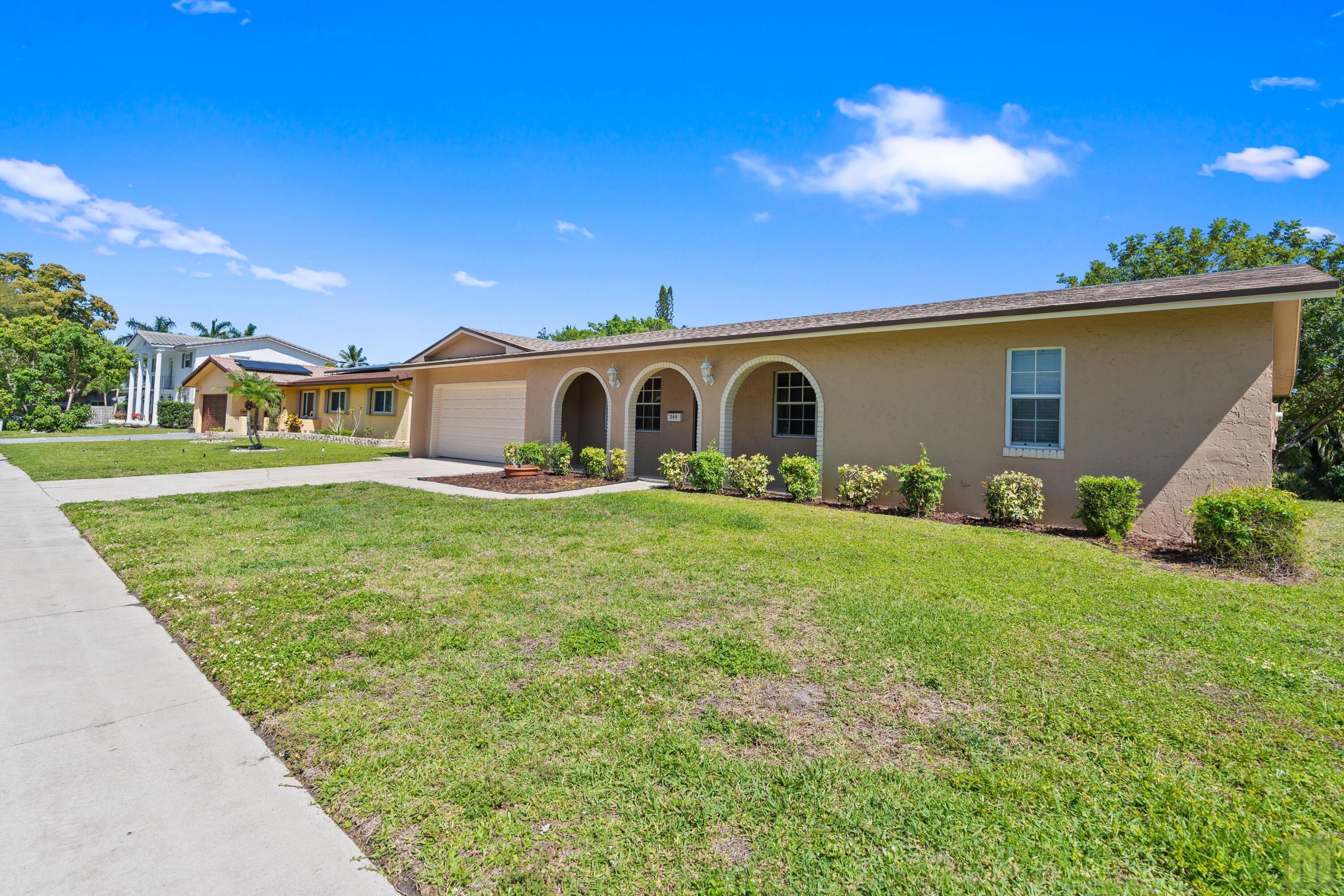 260 Lake Drive, Coconut Creek, FL 33066, Coconut Creek - Photo 3