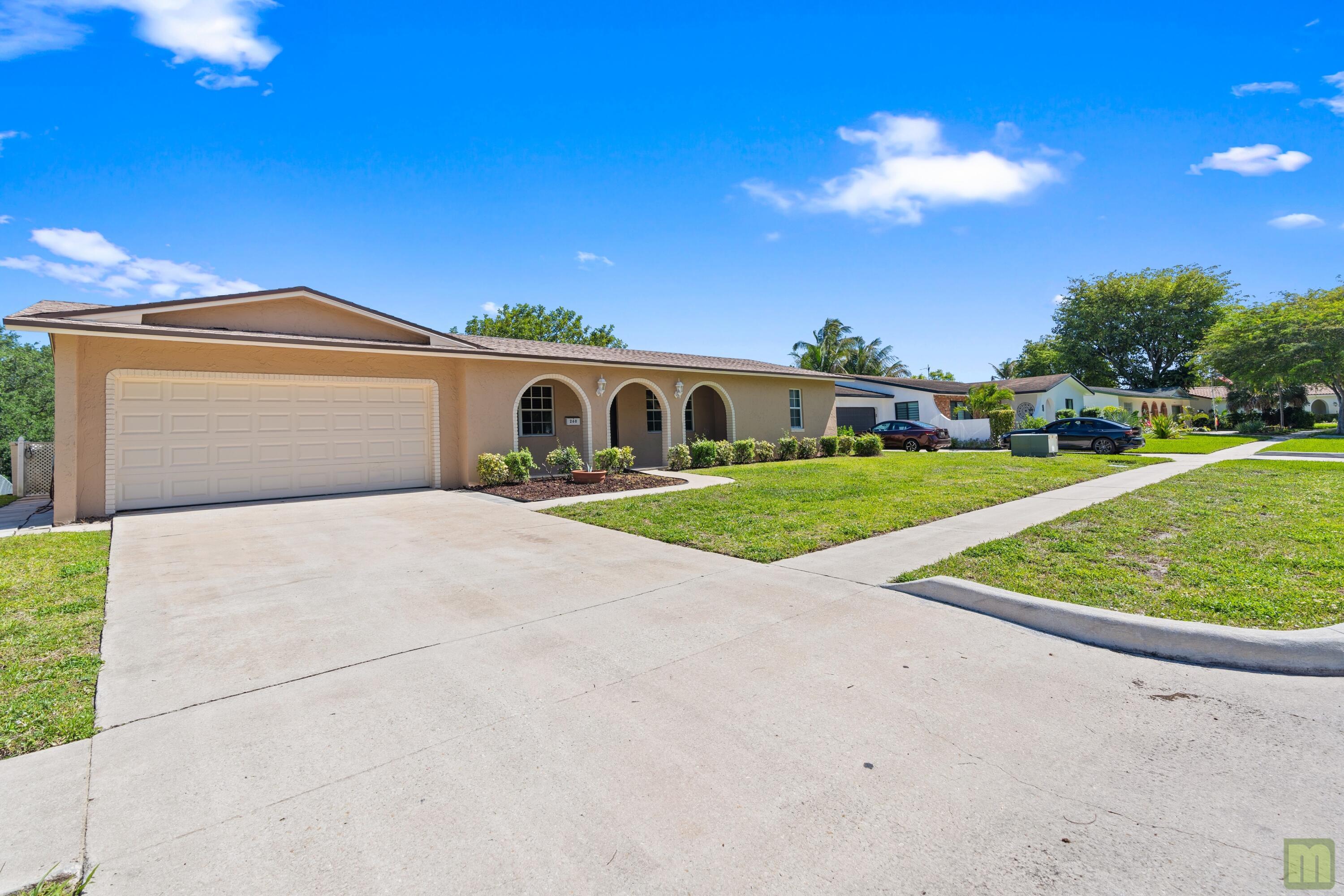 260 Lake Drive, Coconut Creek, FL 33066, Coconut Creek - Photo 5