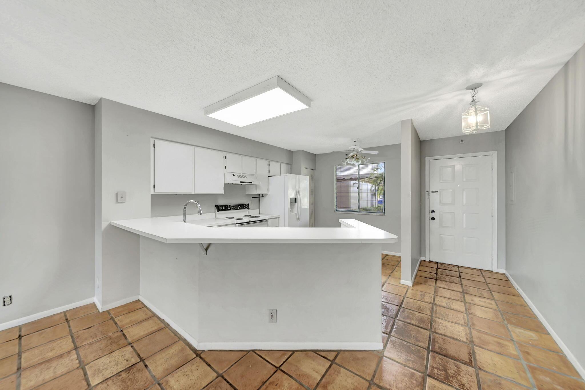2215 Cypress Island Drive #103, Pompano Beach, FL 33069, Pompano Beach - Photo 2