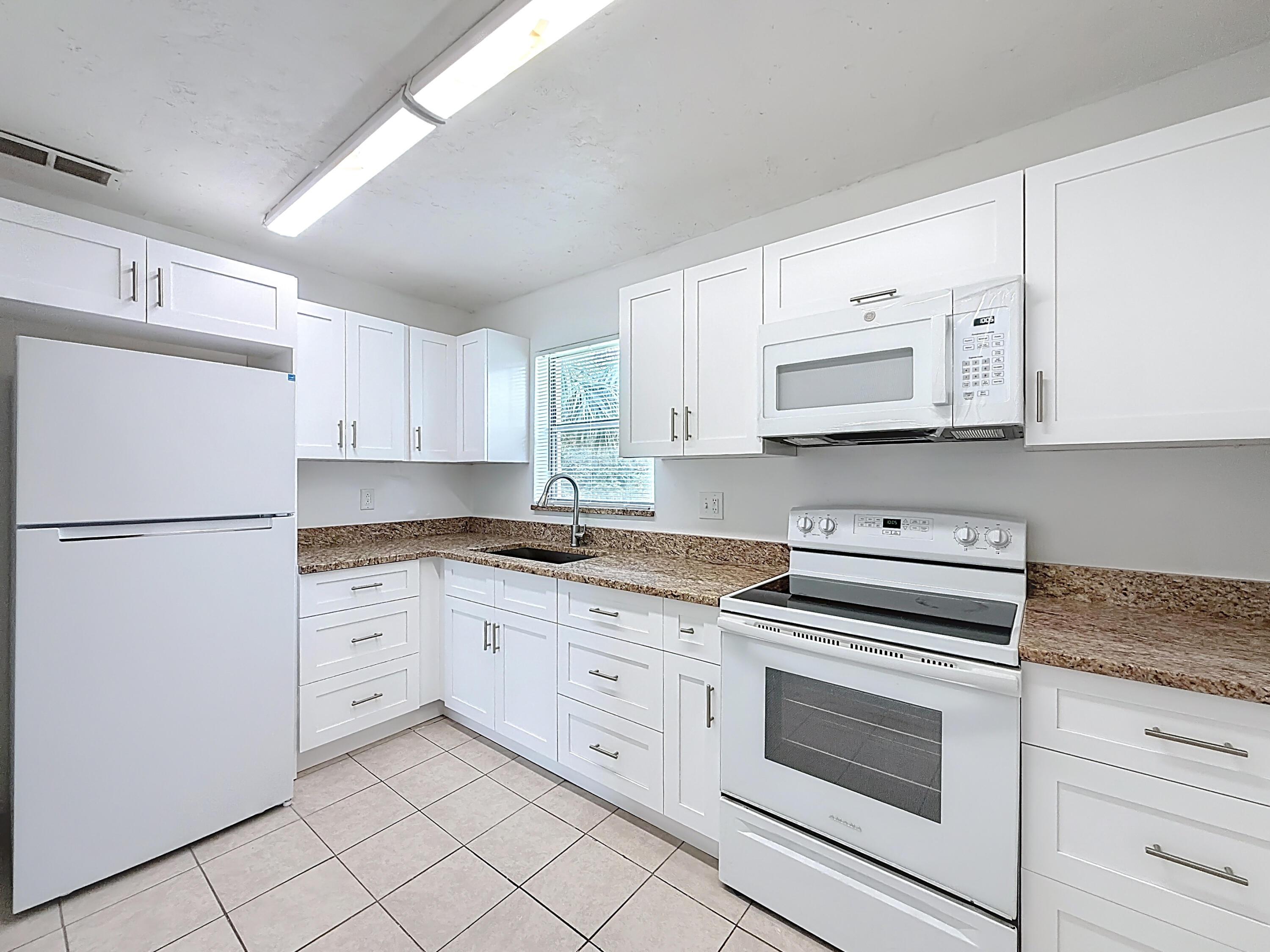 235 Lake Dora Drive 235, West Palm Beach, FL 33411, West Palm Beach - Photo 3