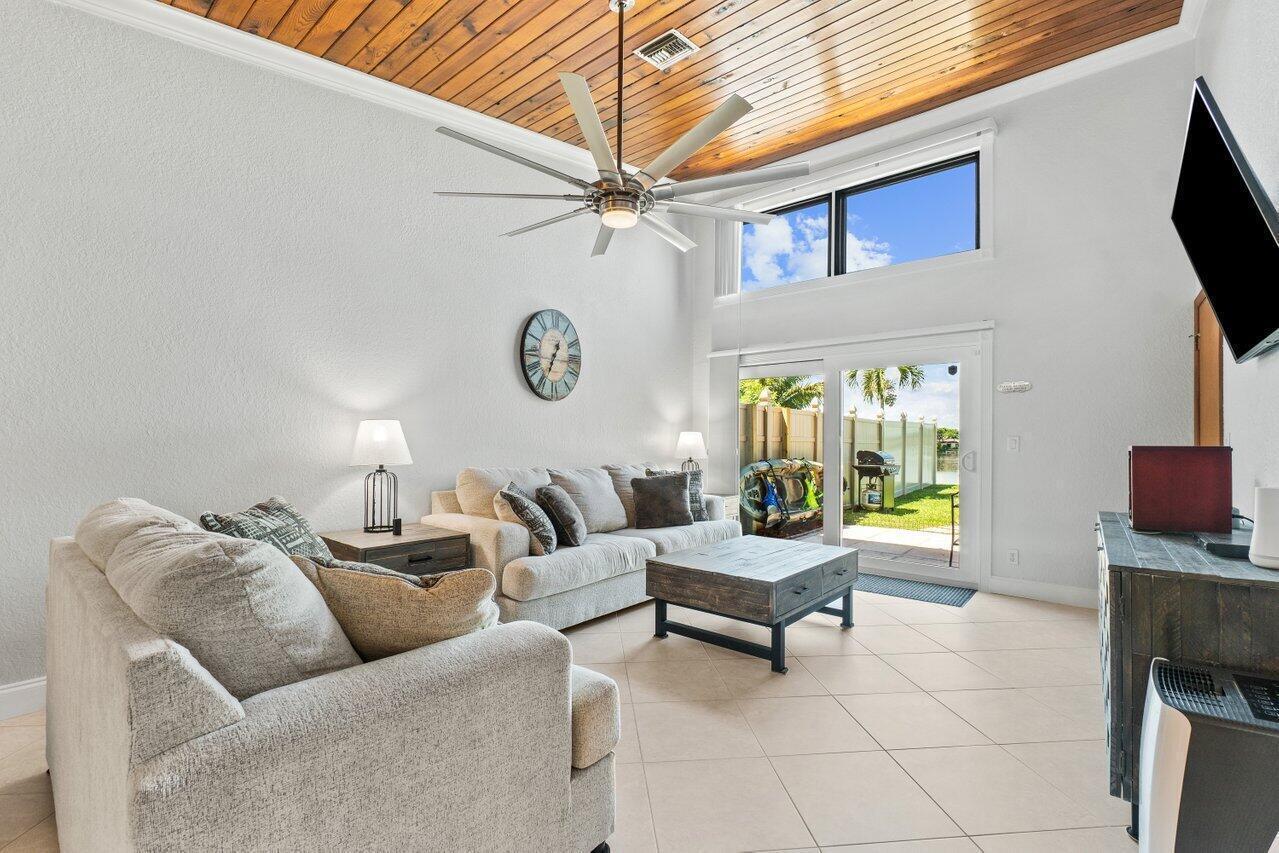 12542 Westhampton Circle, Wellington, FL 33414, Wellington - Photo 2