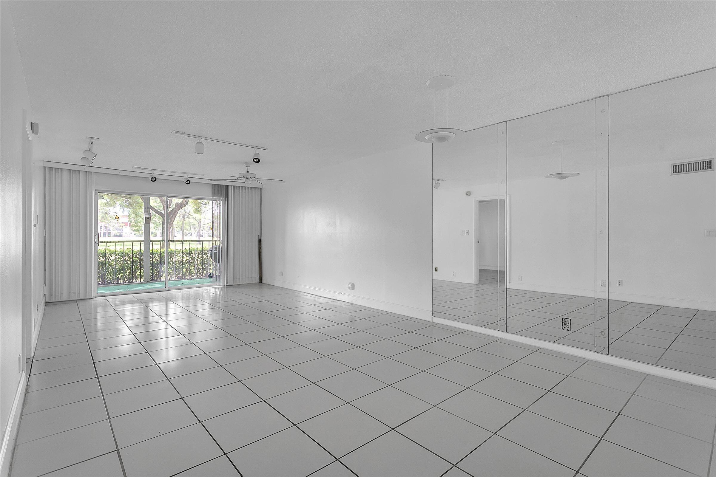 5860 NW 44th Street 111, Lauderhill, FL 33319, Lauderhill - Photo 4