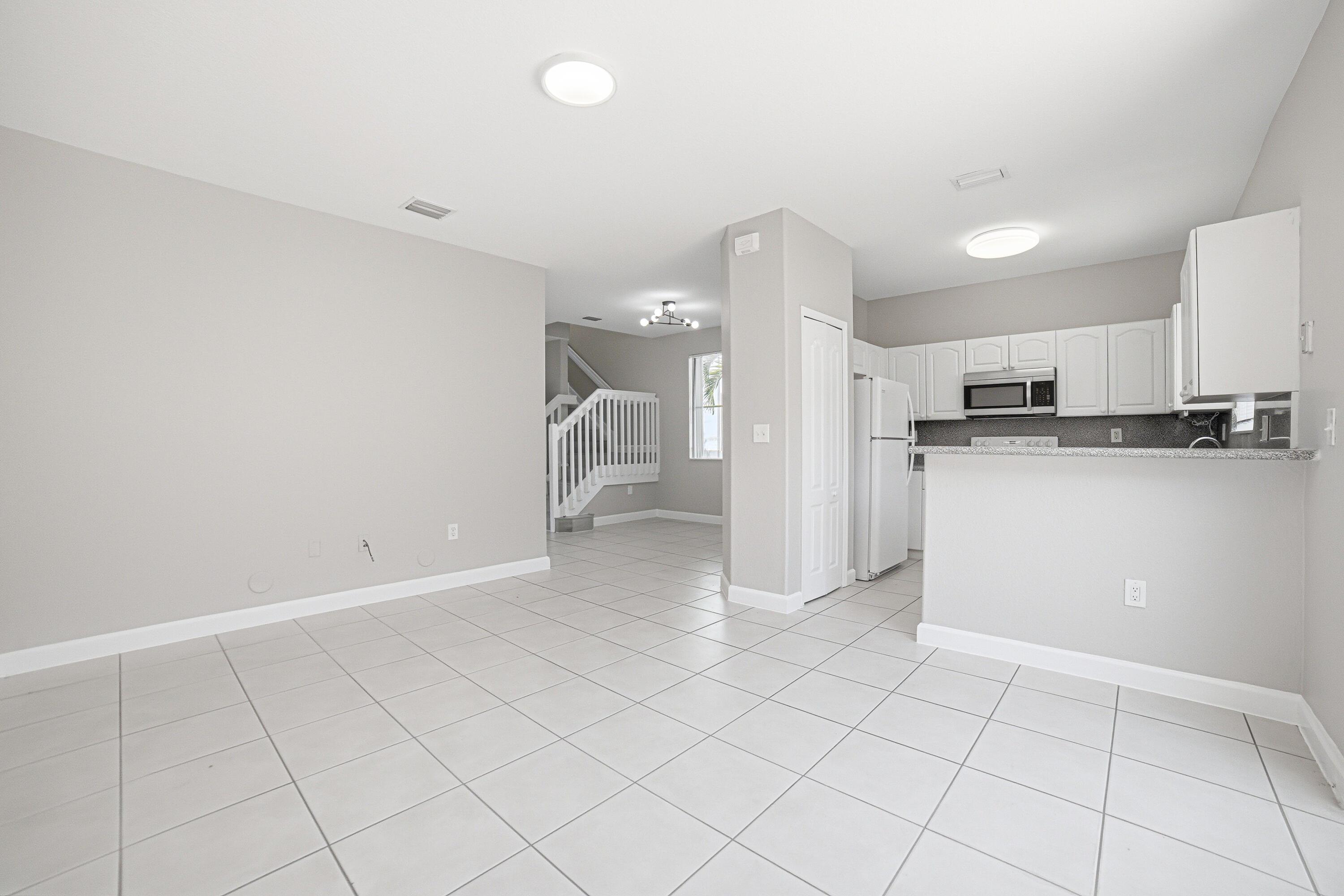 7301 NW 174th Terrace 100, Hialeah, FL 33015, Hialeah - Photo 4