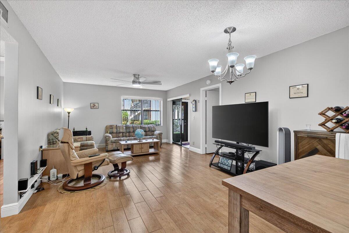7633 Tahiti Lane 101, Lake Worth, FL 33467, Lake Worth - Photo 2