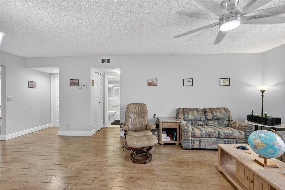 7633 Tahiti Lane 101, Lake Worth, FL 33467, Lake Worth - Photo 4
