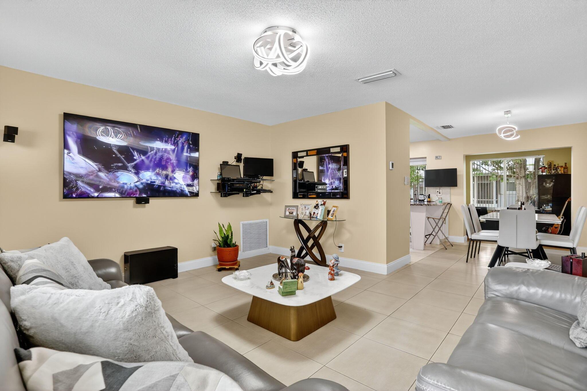 6945 NW 14th Street, Margate, FL 33063, Margate - Photo 3