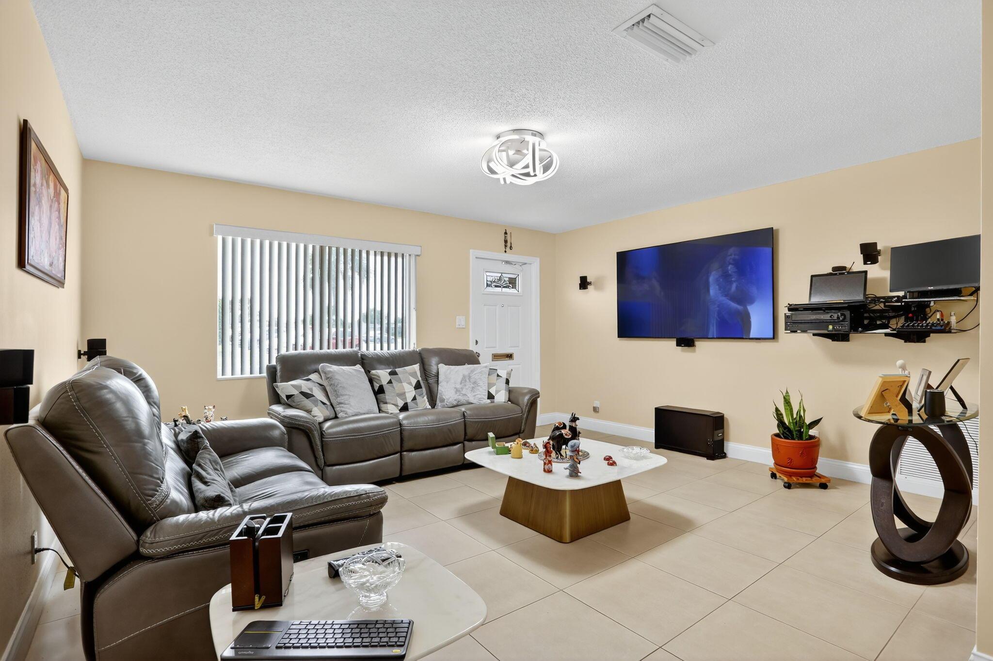 6945 NW 14th Street, Margate, FL 33063, Margate - Photo 4