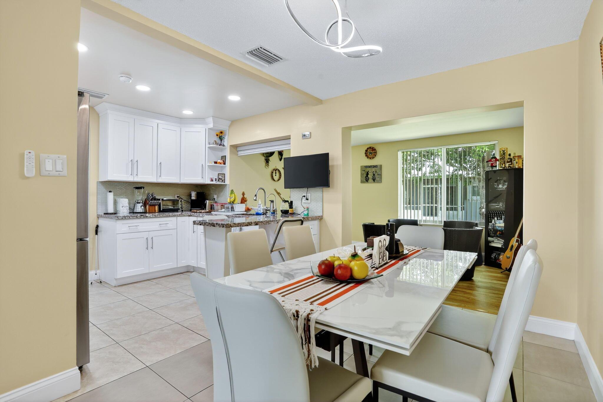 6945 NW 14th Street, Margate, FL 33063, Margate - Photo 5