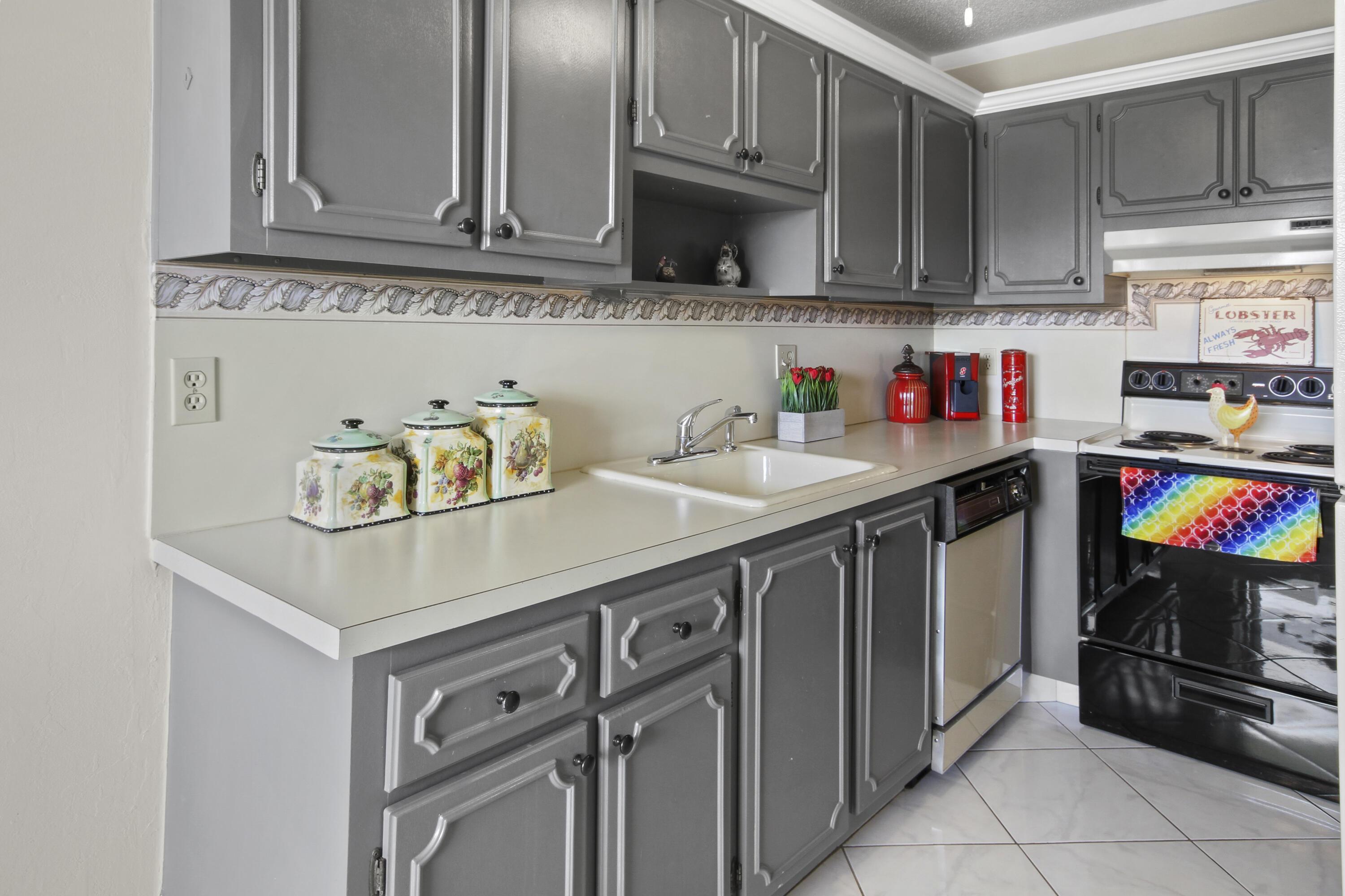 1001 Flame Vine Avenue 202, Delray Beach, FL 33445, Delray Beach - Photo 2