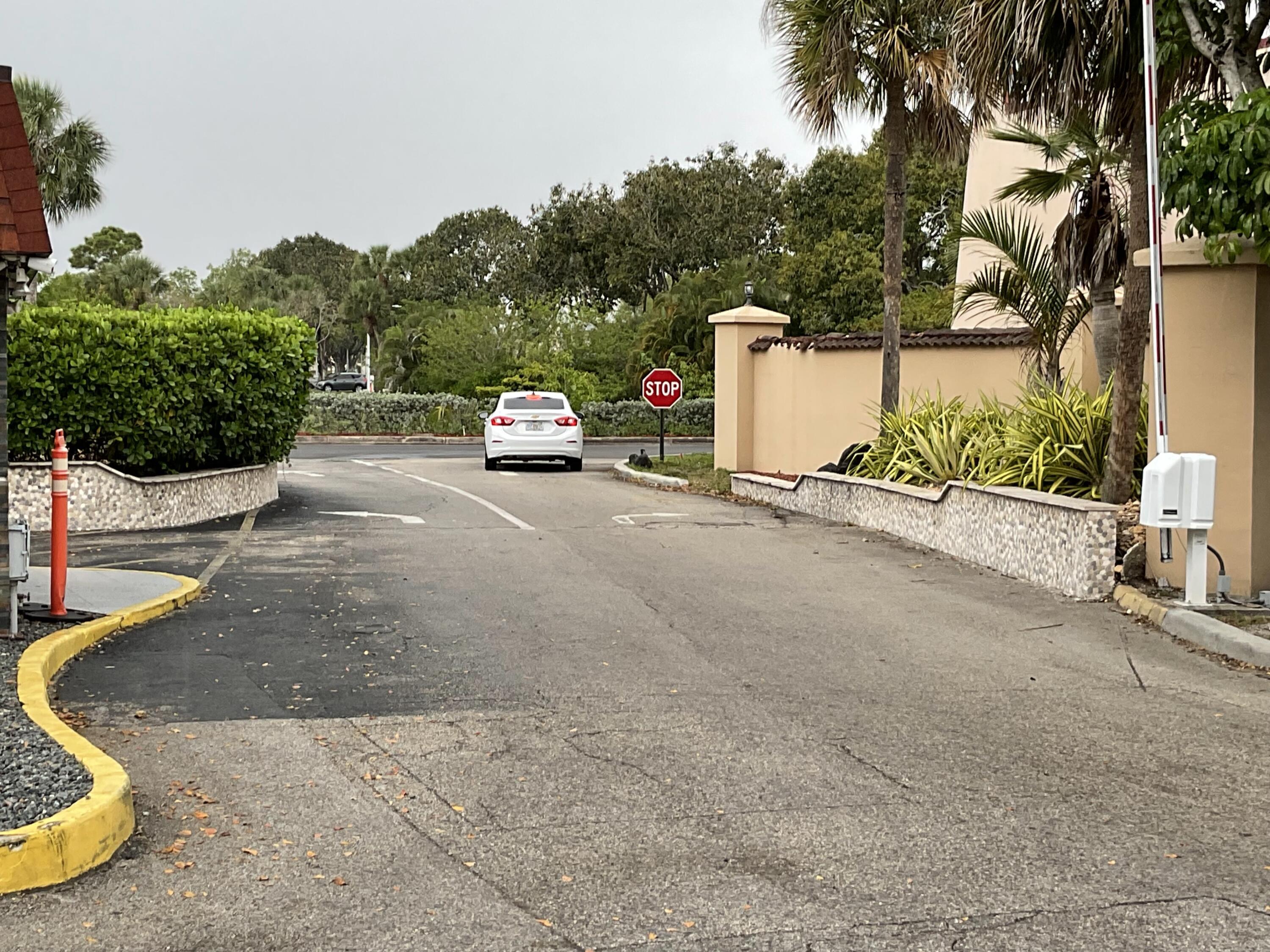 4008 Inverrary Drive G6, Lauderhill, FL 33319, Lauderhill - Photo 4