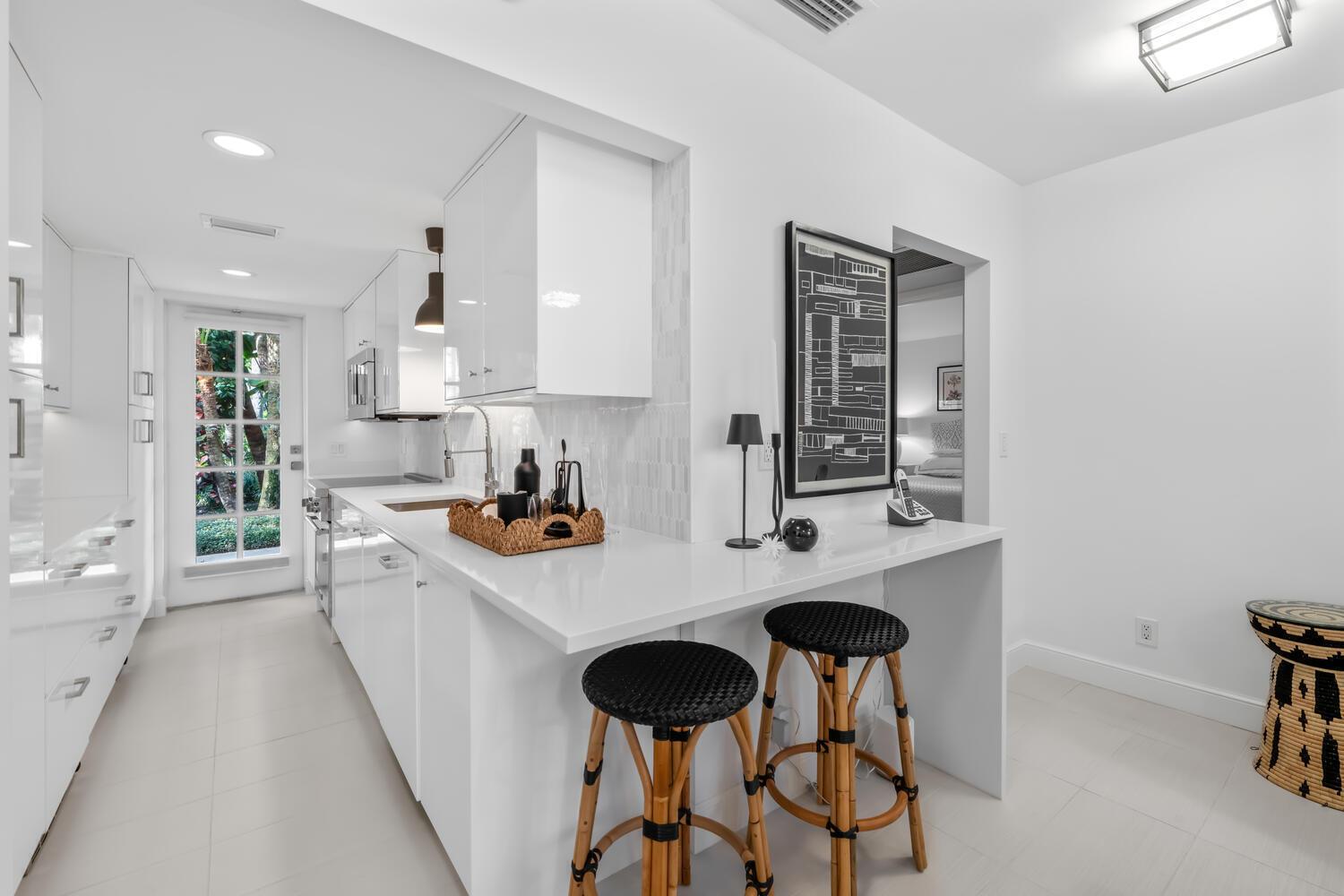 134 Peruvian Avenue 104, Palm Beach, FL 33480, Palm Beach - Photo 3