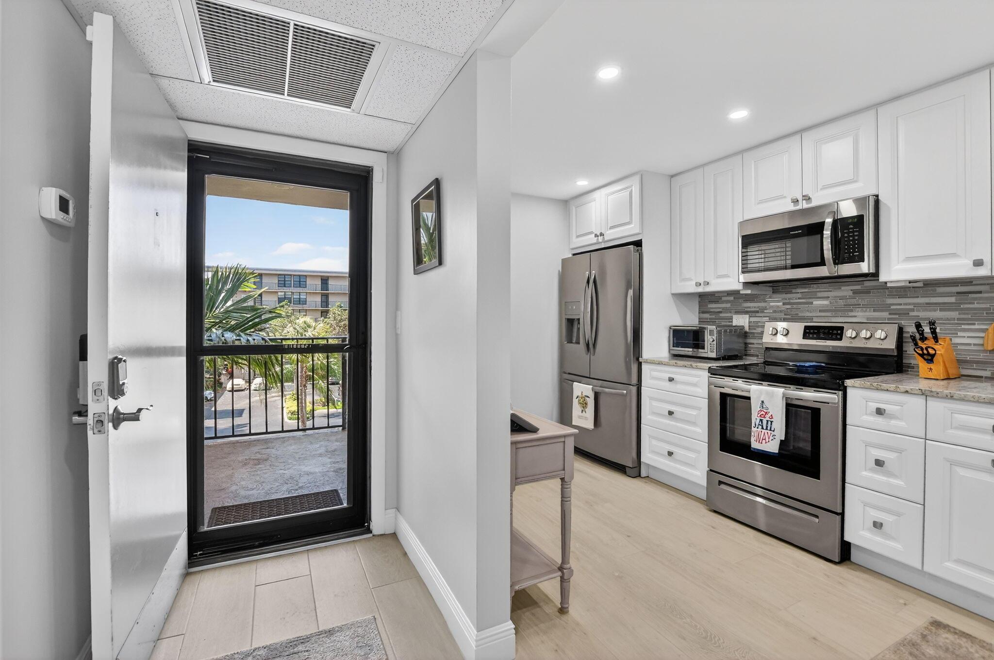 6 Royal Palm Way 409, Boca Raton, FL 33432, Boca Raton - Photo 2