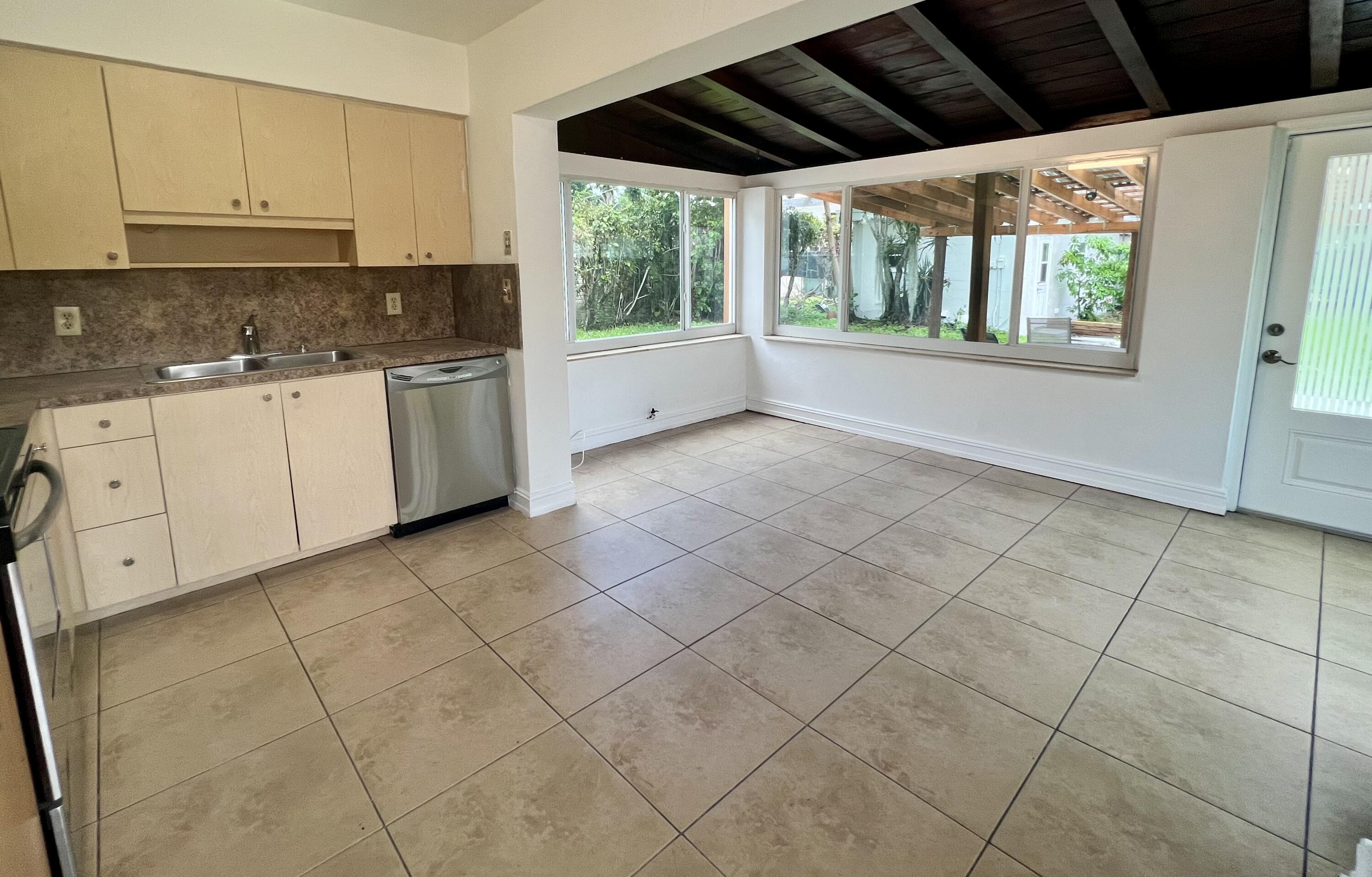 2530 Mckinley Street, Hollywood, FL 33020, Hollywood - Photo 4