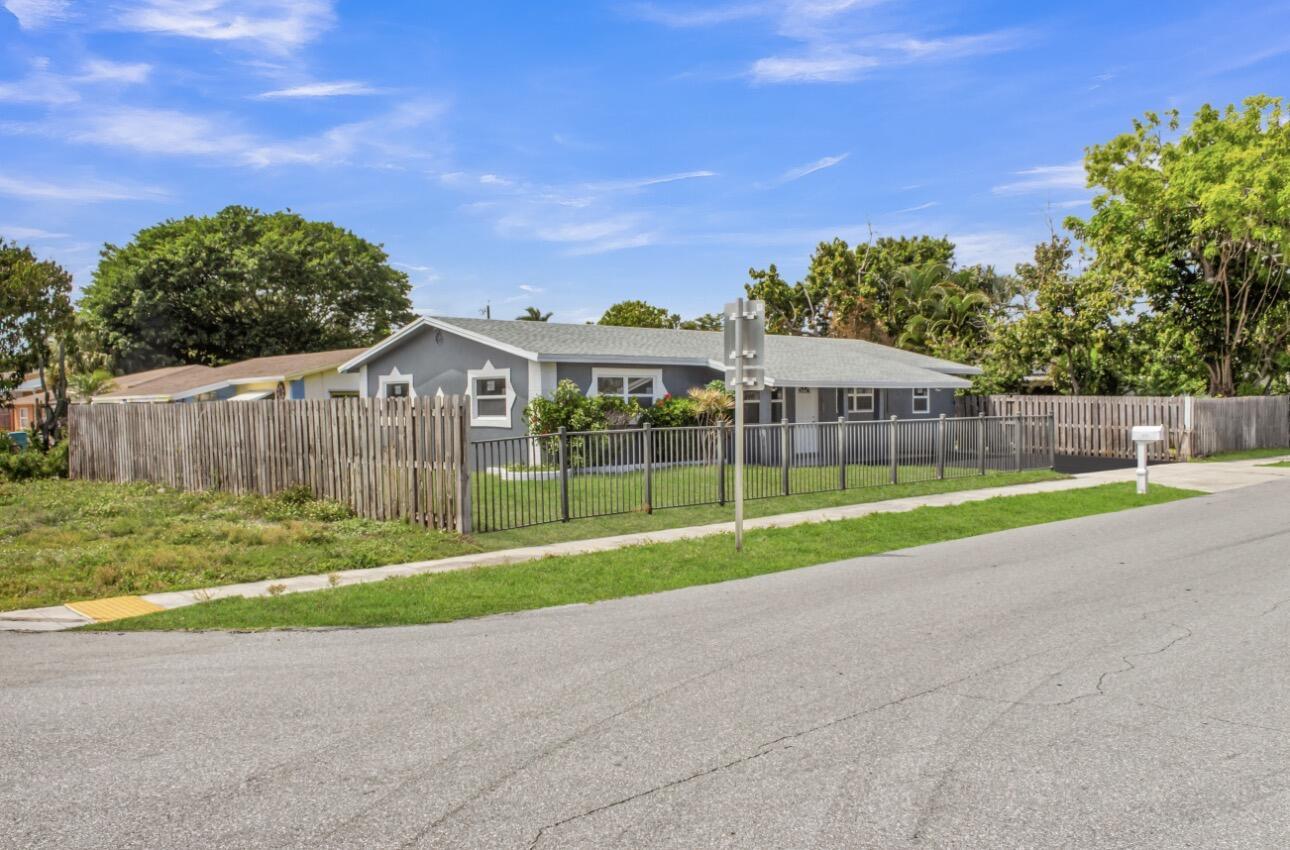 915 SW 3rd Street, Boynton Beach, FL 33435, Boynton Beach - Photo 4