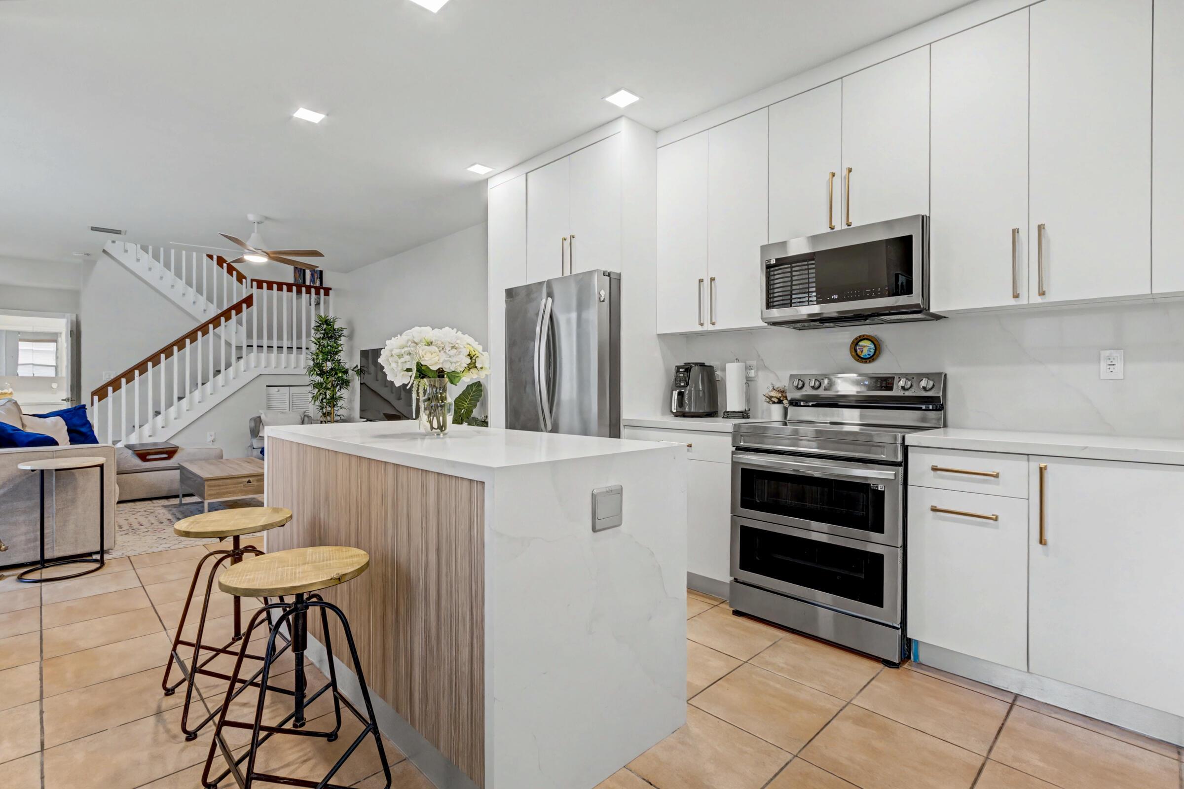 1545 Seagrape Way 1545, Hollywood, FL 33019, Hollywood - Photo 4