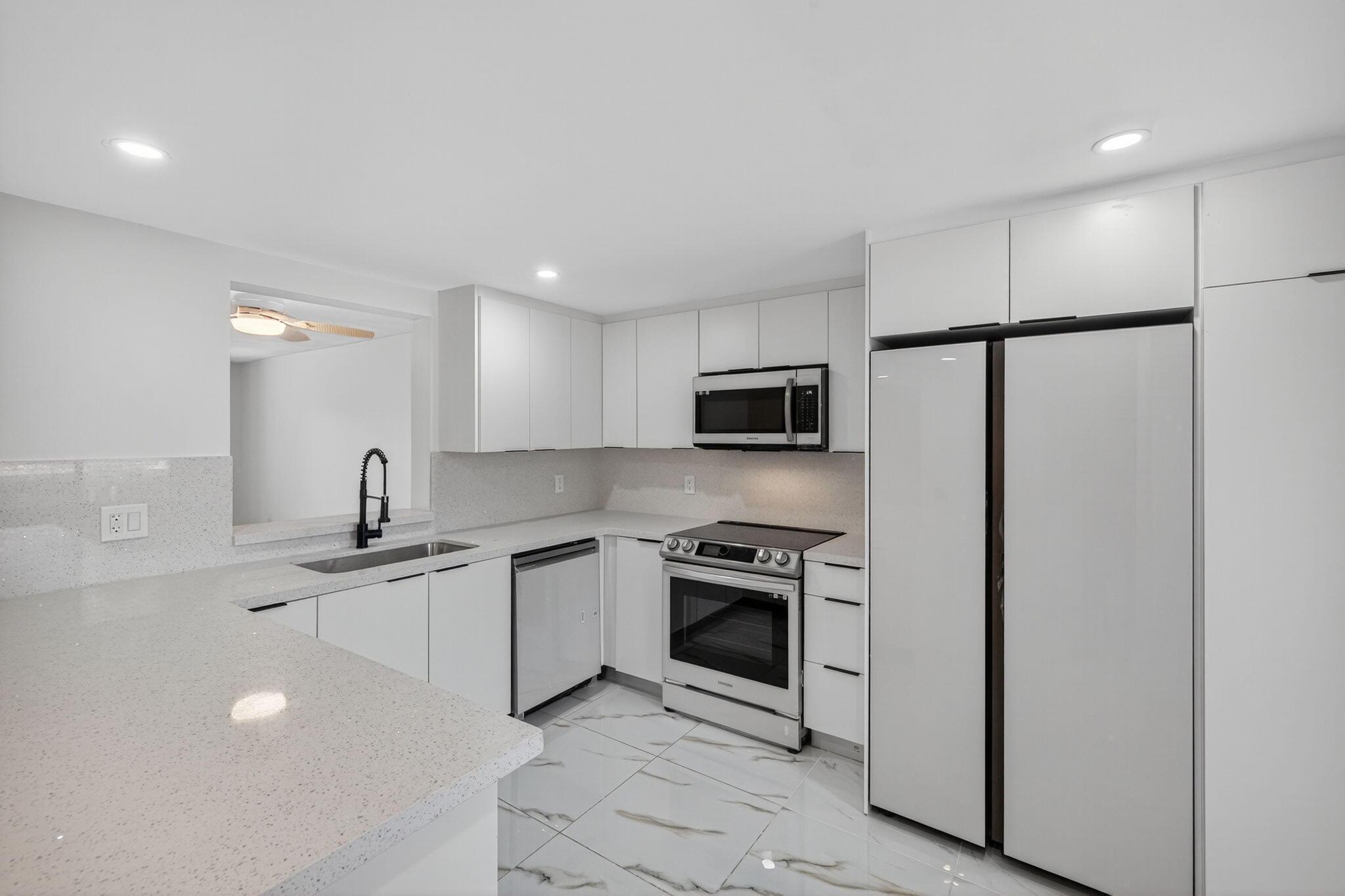 14375 Strathmore Lane 303, Delray Beach, FL 33446, Delray Beach - Photo 2
