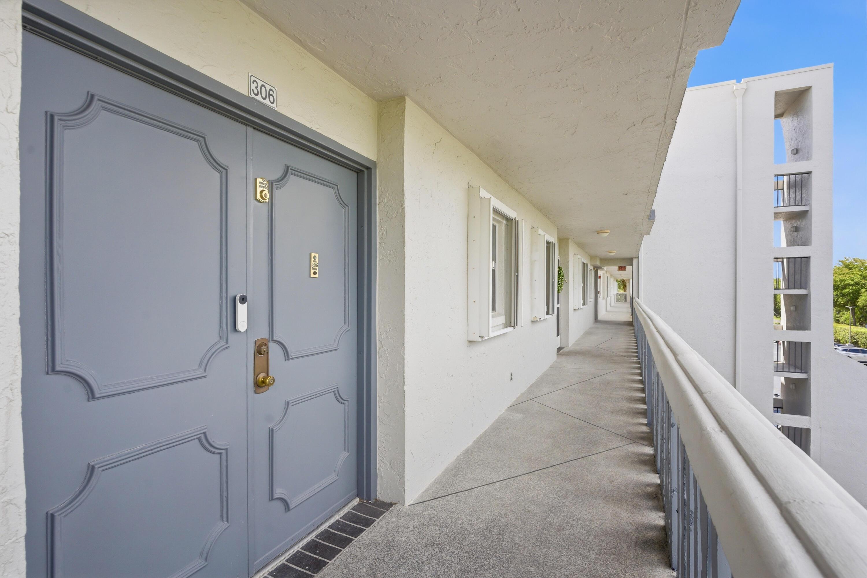 3286 Arcara Way 306, Lake Worth, FL 33467, Lake Worth - Photo 4