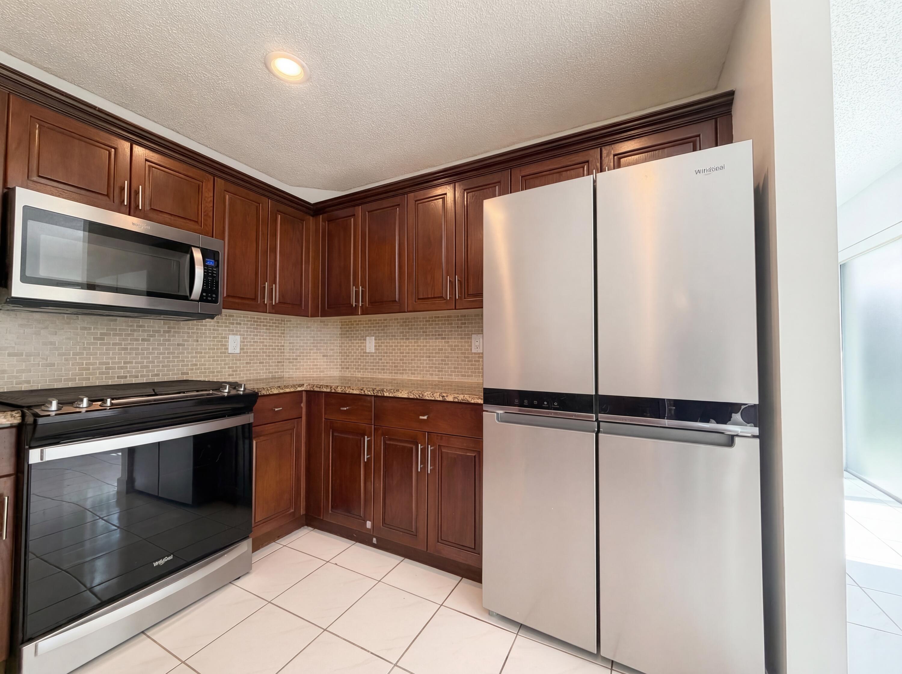 73 Gables Boulevard, Weston, FL 33326, Weston - Photo 2