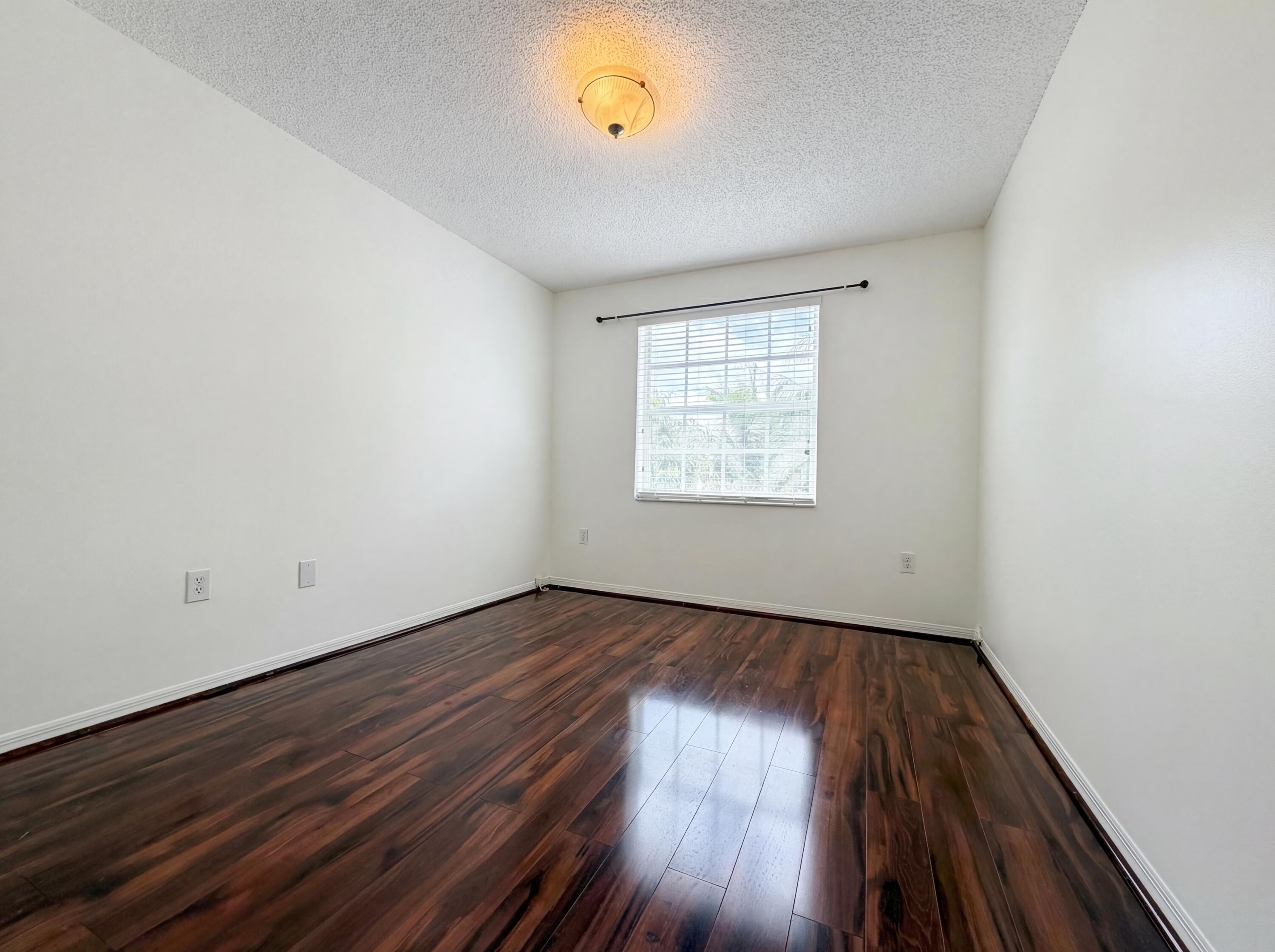 73 Gables Boulevard, Weston, FL 33326, Weston - Photo 4