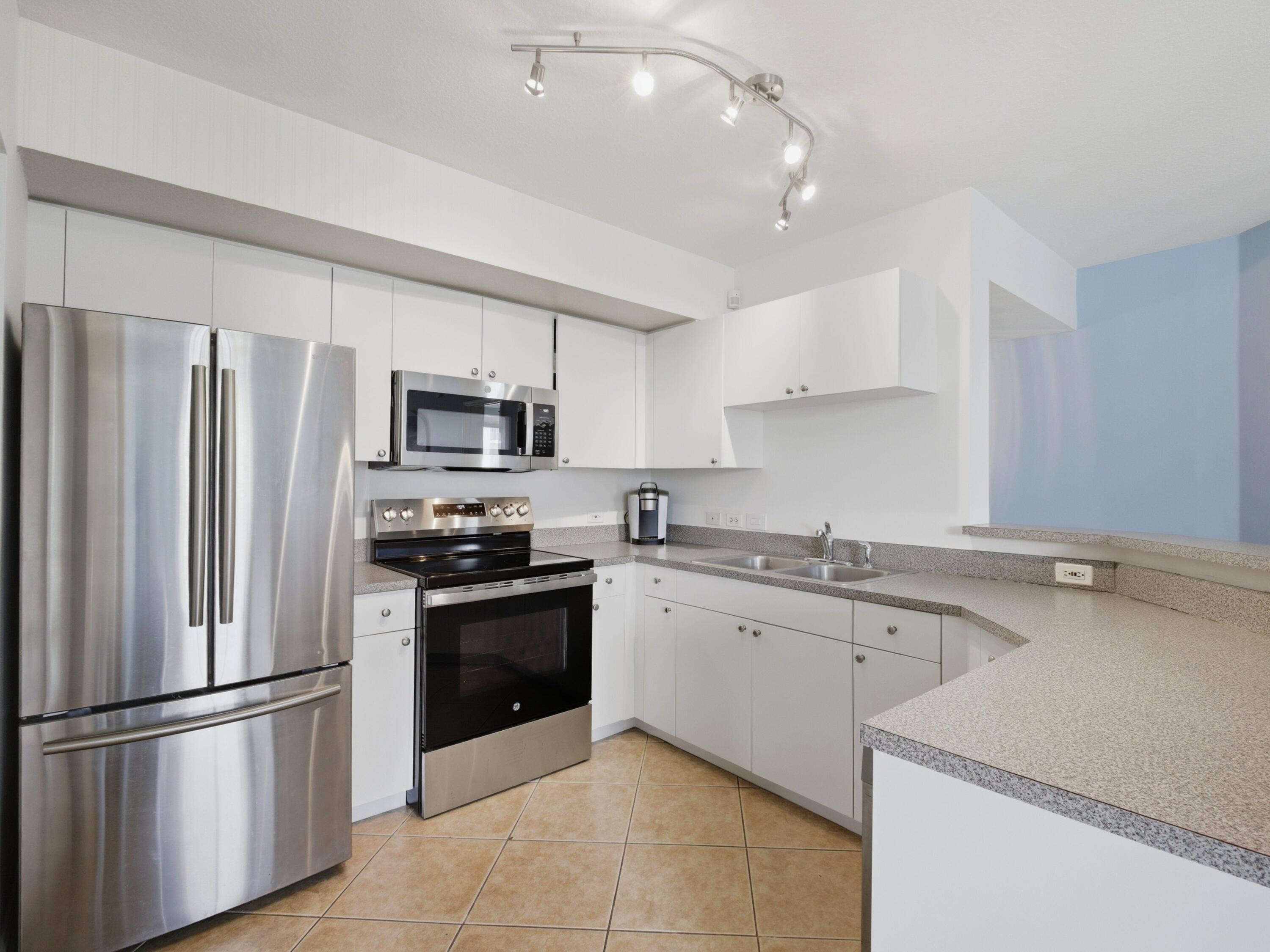 316 Villa Circle, Boynton Beach, FL 33435, Boynton Beach - Photo 2