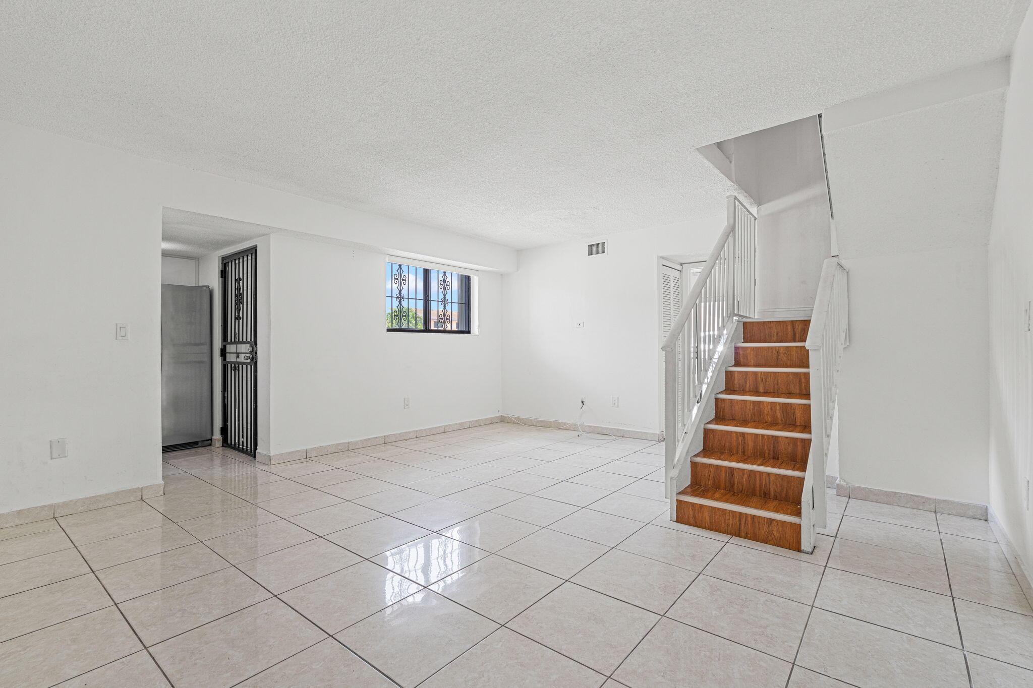 1340 W 41st Street 101, Hialeah, FL 33012, Hialeah - Photo 4