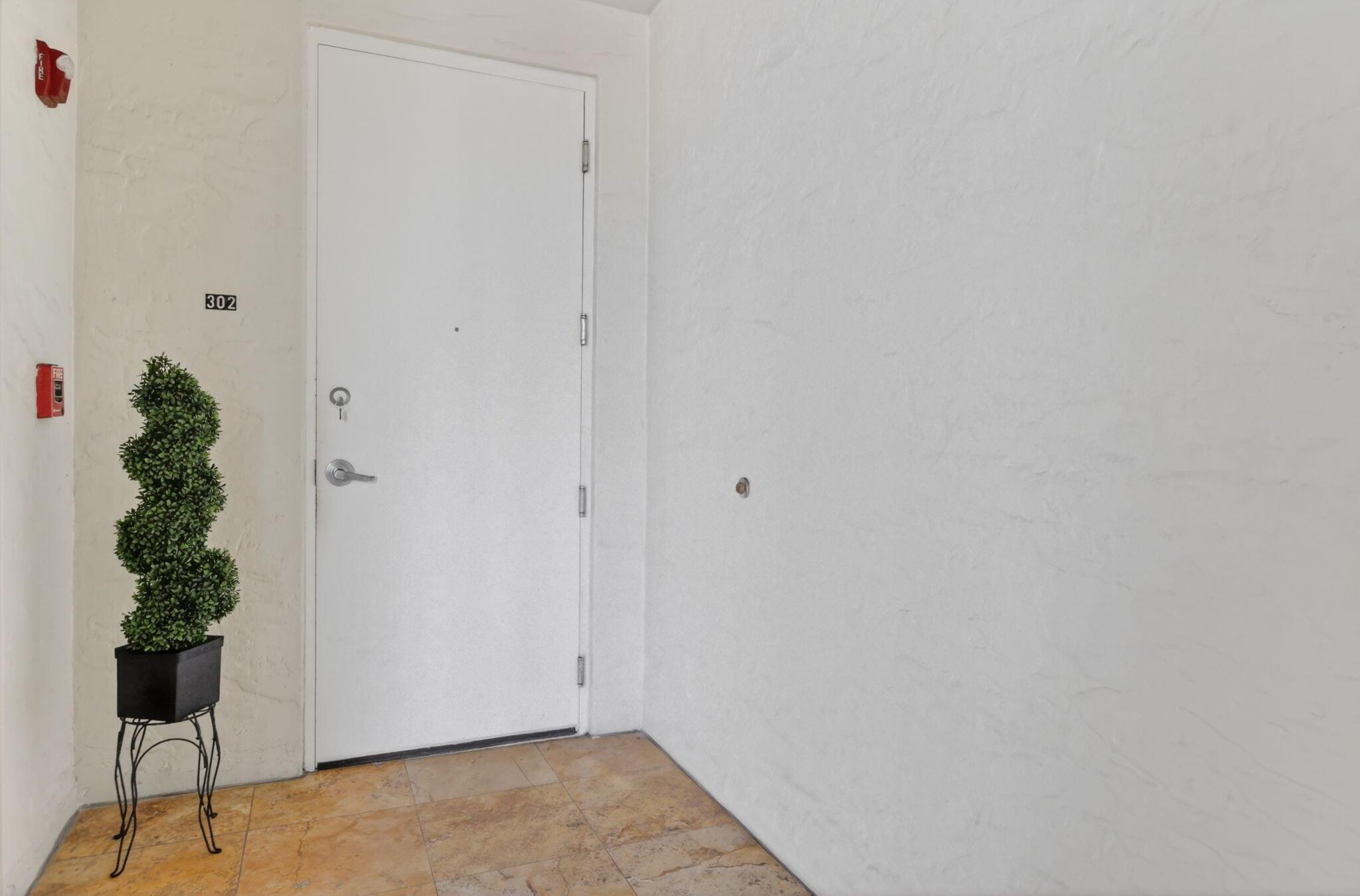 616 SE 20th Avenue 302, Deerfield Beach, FL 33441, Deerfield Beach - Photo 2