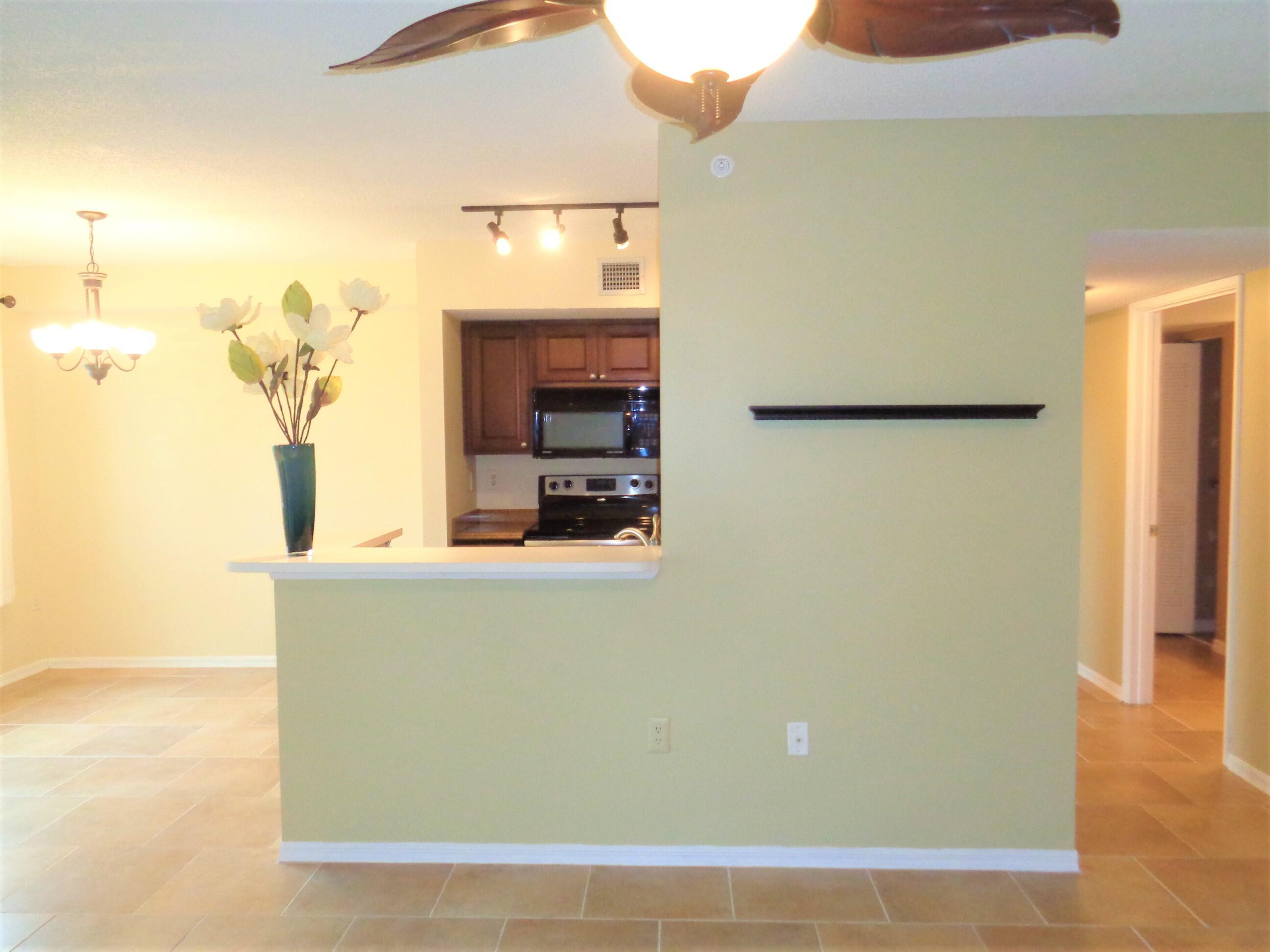 1650 N 42nd Circle 206, Vero Beach, FL 32967, Vero Beach - Photo 2