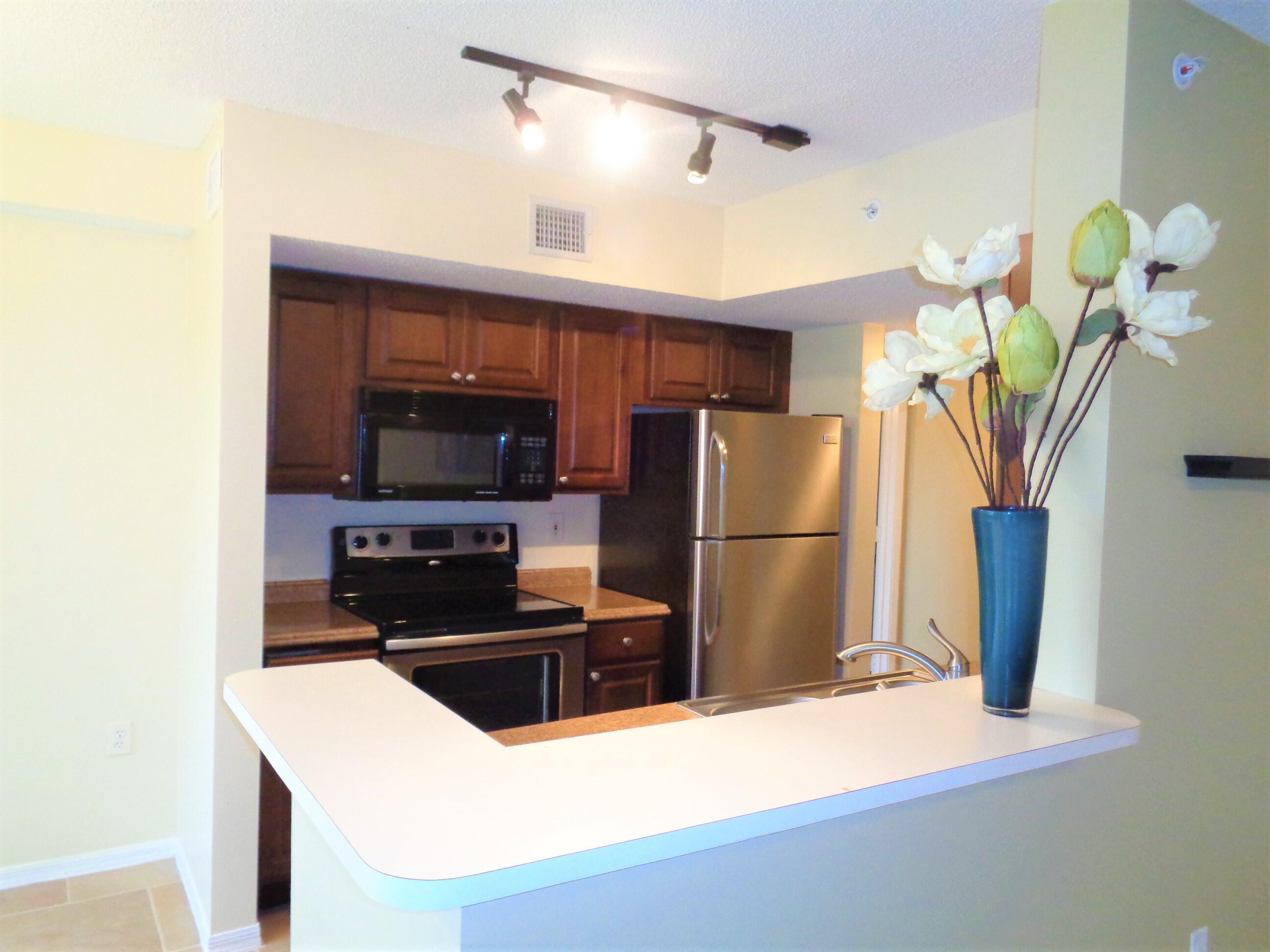 1650 N 42nd Circle 206, Vero Beach, FL 32967, Vero Beach - Photo 4