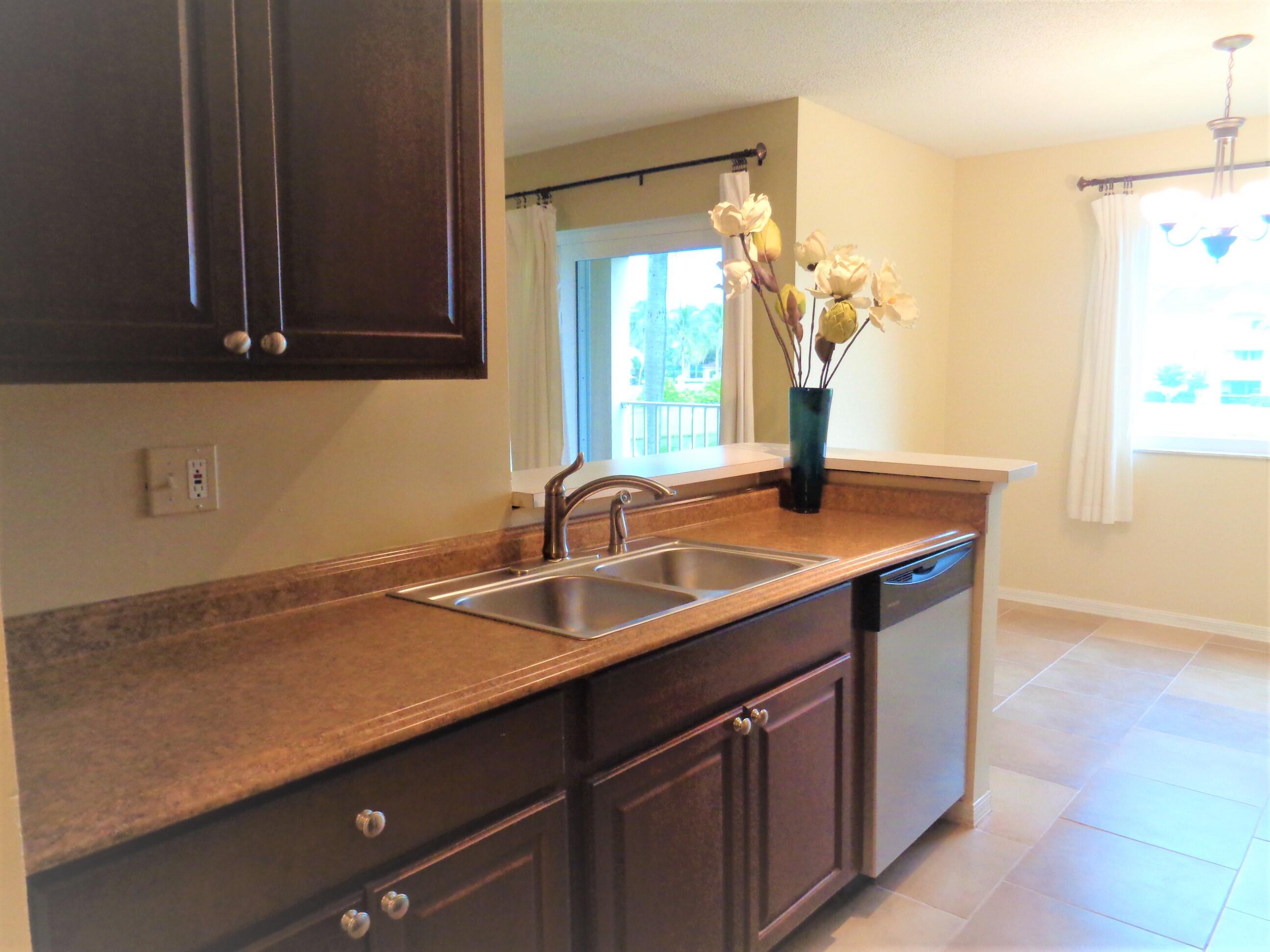 1650 N 42nd Circle 206, Vero Beach, FL 32967, Vero Beach - Photo 5