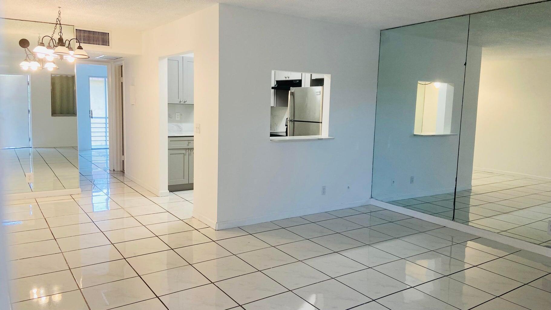 600 Village Green Court 304, Palm Springs, FL 33461, Palm Springs - Photo 2