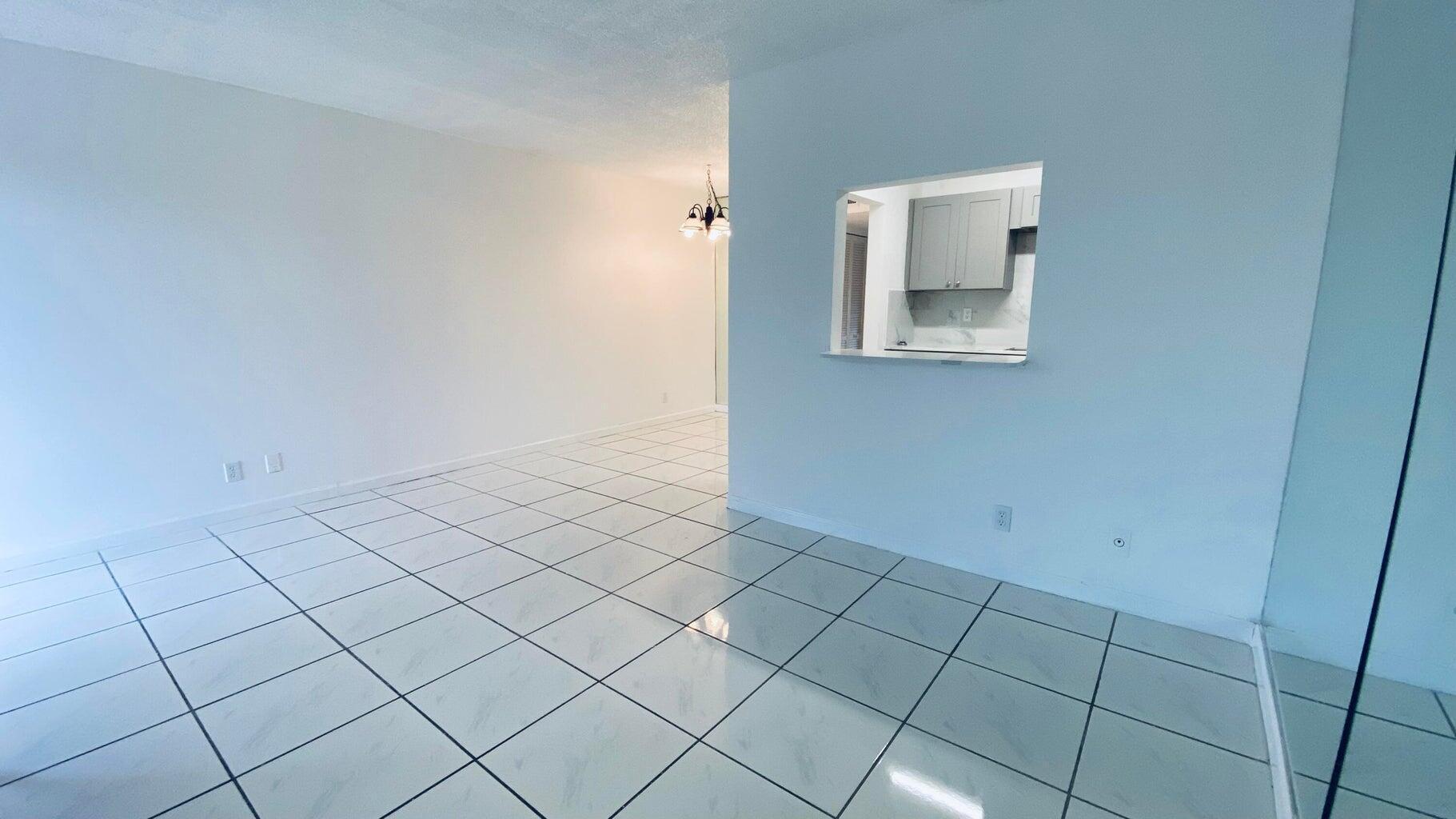 600 Village Green Court 304, Palm Springs, FL 33461, Palm Springs - Photo 3