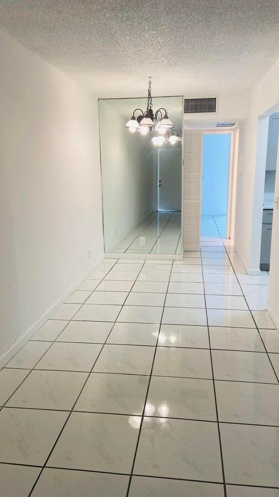 600 Village Green Court 304, Palm Springs, FL 33461, Palm Springs - Photo 4