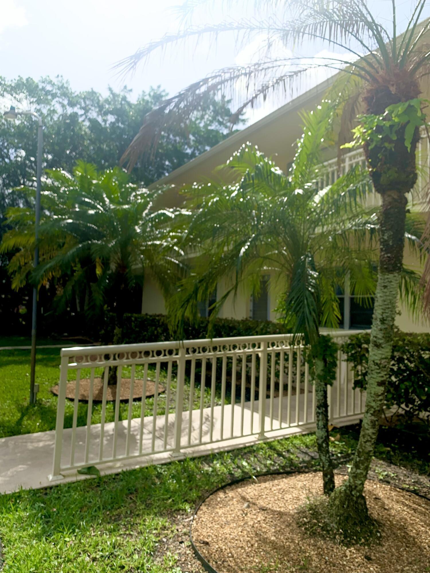 96 Hastings F, West Palm Beach, FL 33417, West Palm Beach - Photo 2