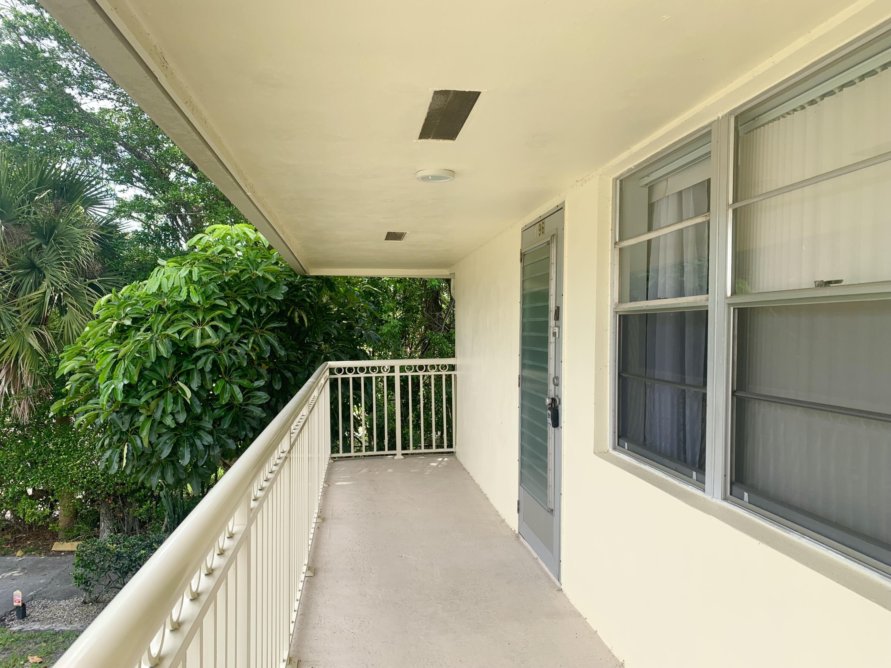 96 Hastings F, West Palm Beach, FL 33417, West Palm Beach