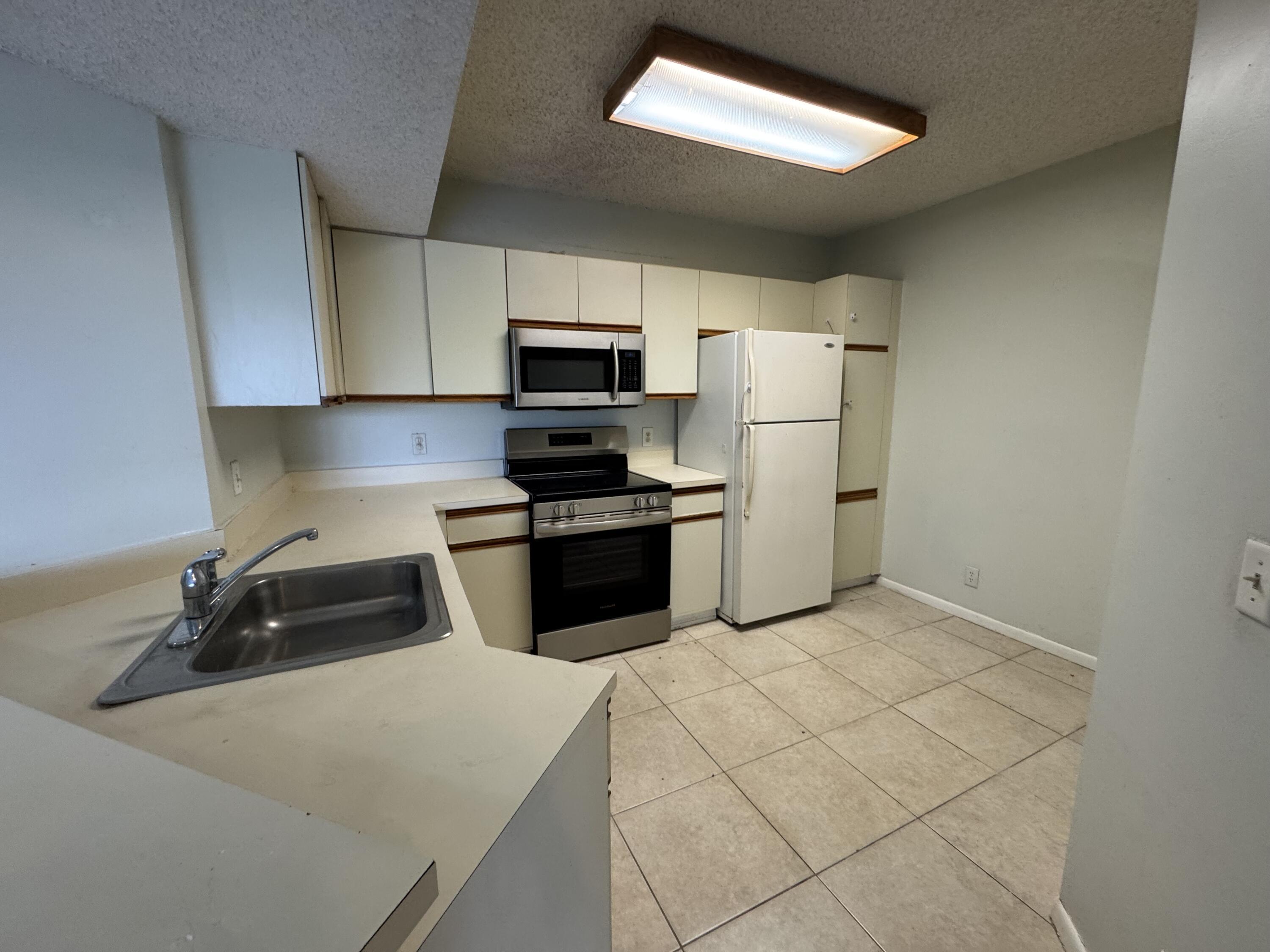 8891 Wiles Road 303, Coral Springs, FL 33067, Coral Springs - Photo 4