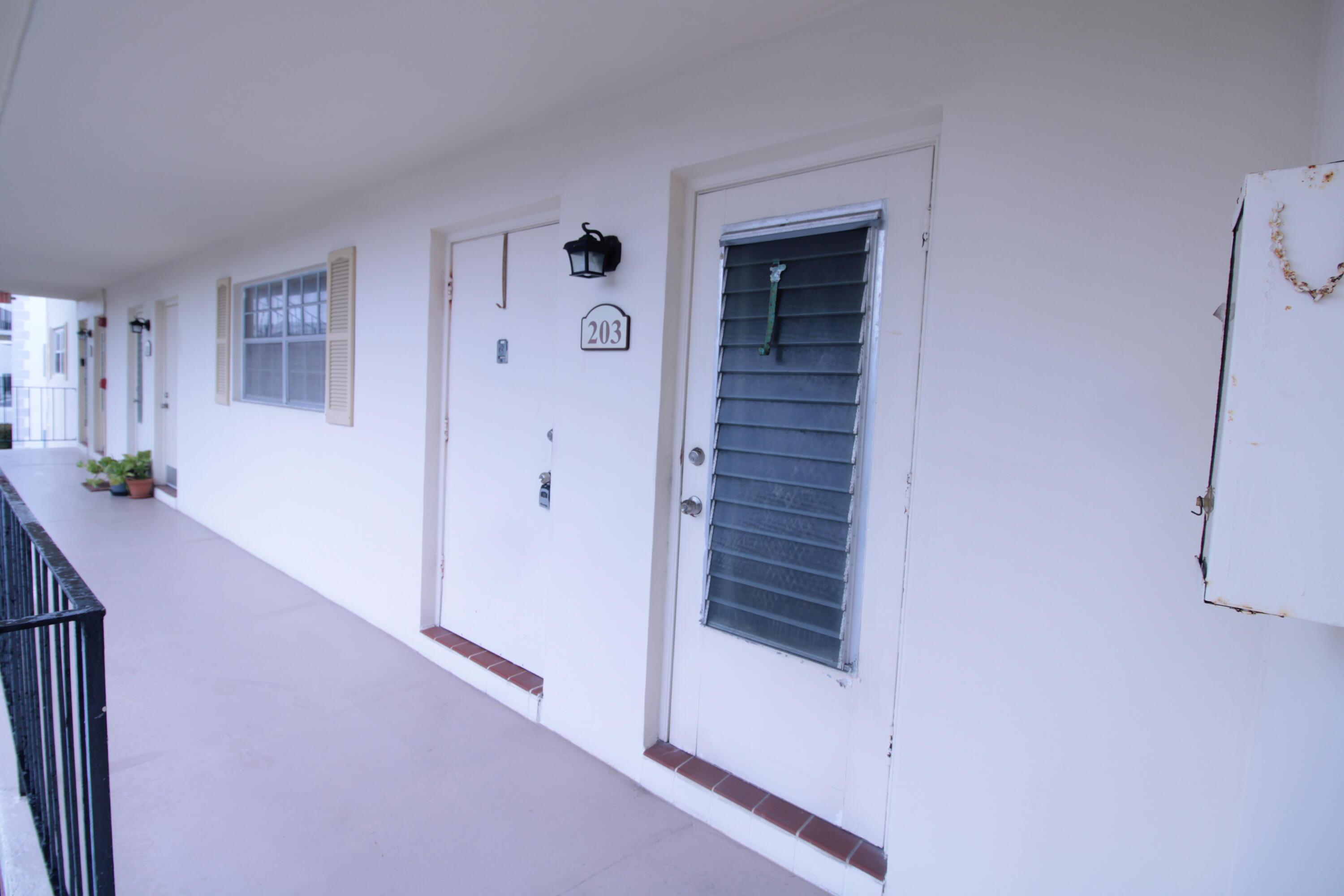 460 Paradise Isle Boulevard 203, Hallandale Beach, FL 33009, Hallandale Beach - Photo 4