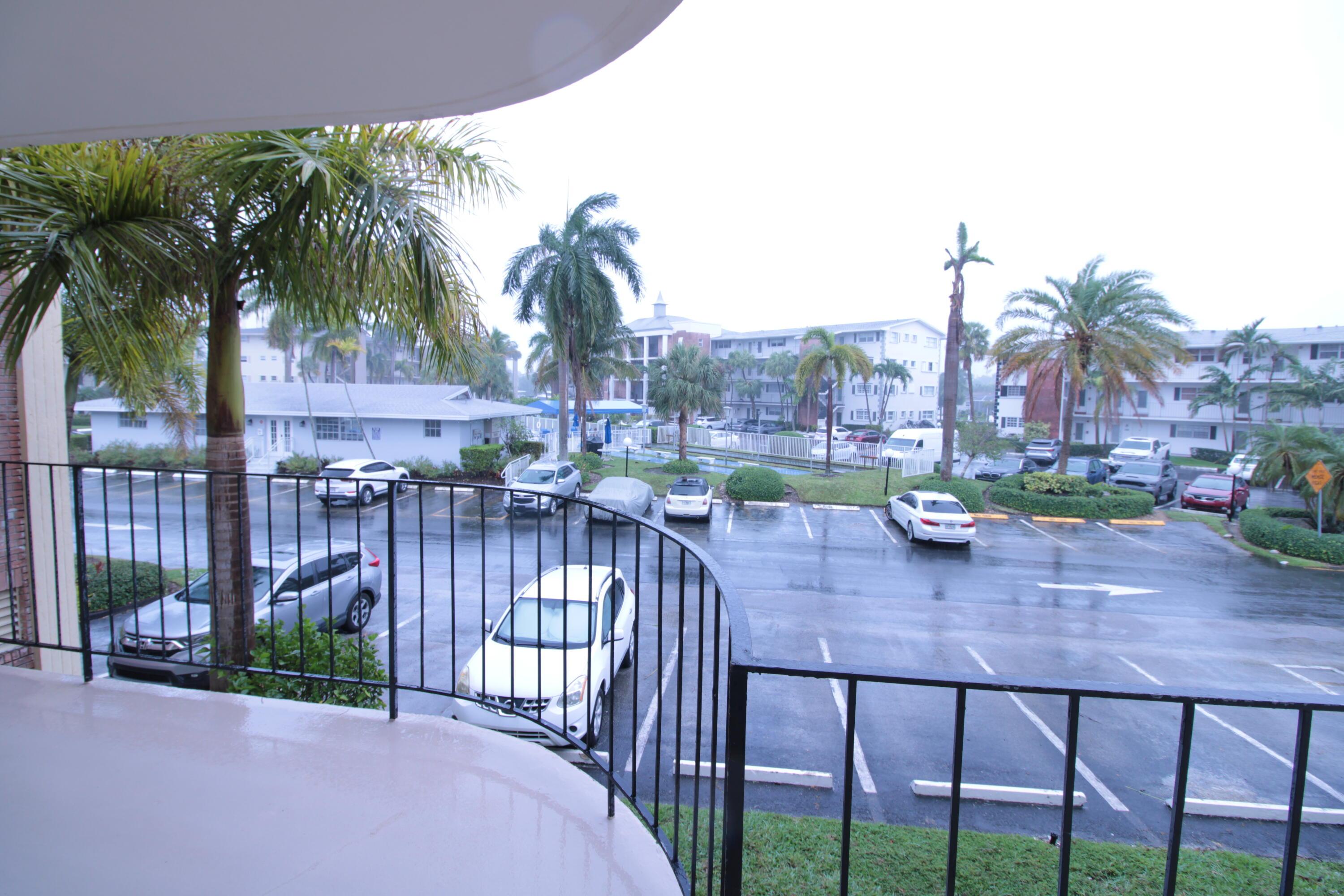 460 Paradise Isle Boulevard 203, Hallandale Beach, FL 33009, Hallandale Beach - Photo 3