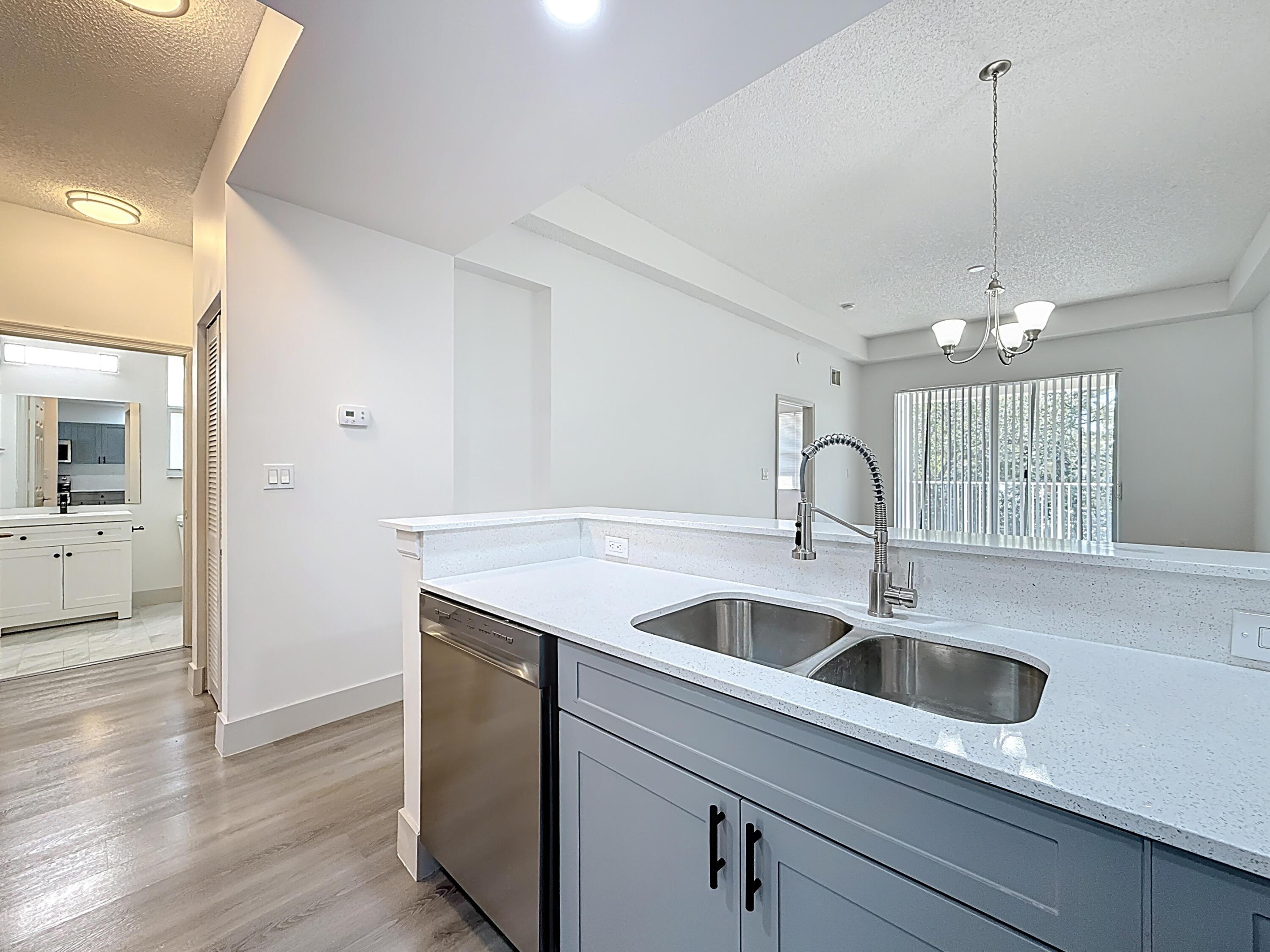 3180 N Haverhill Road 102, West Palm Beach, FL 33417, West Palm Beach - Photo 5