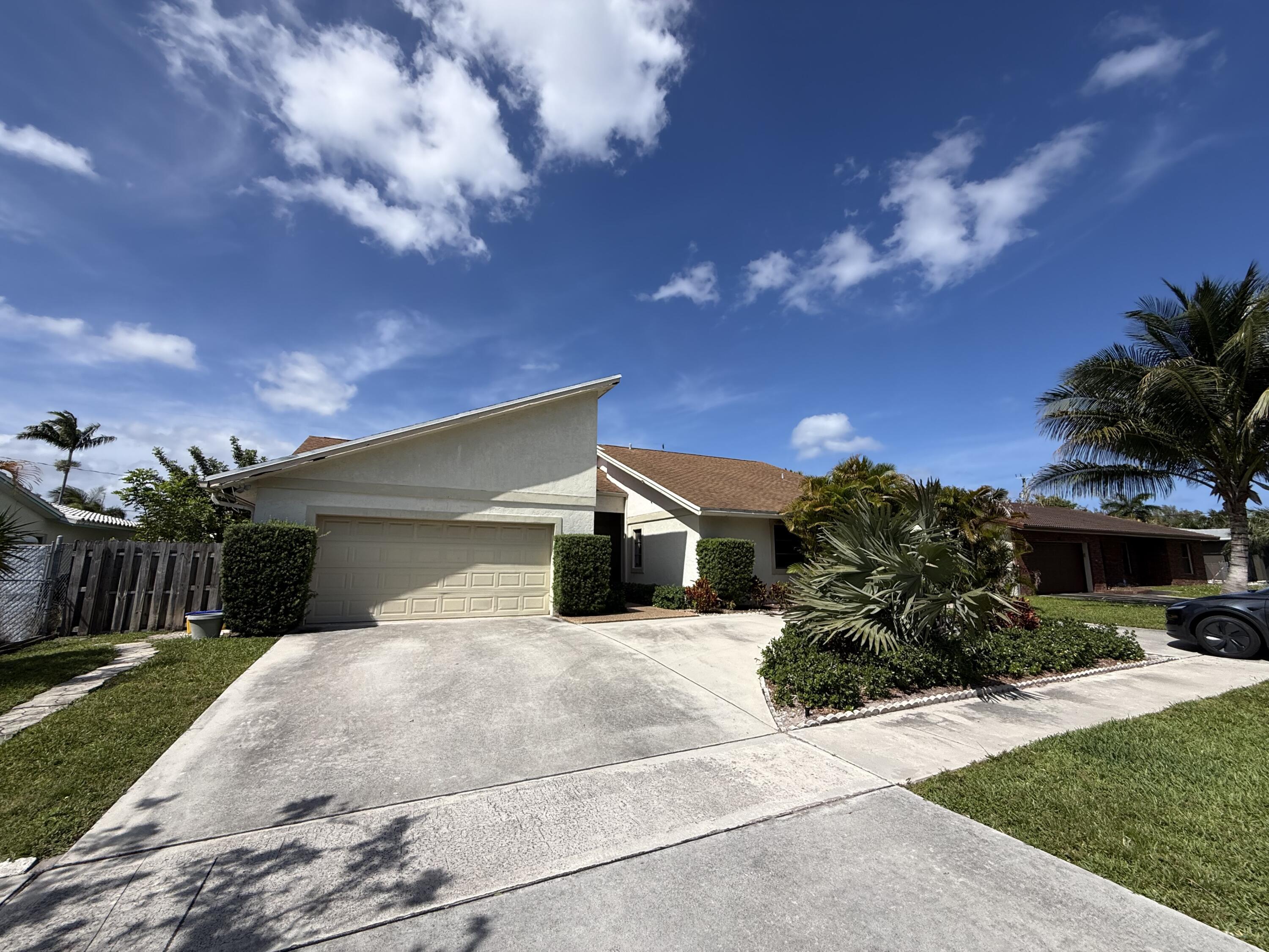 71 Laredo Lane, Boca Raton, FL 33487, Boca Raton - Photo 2